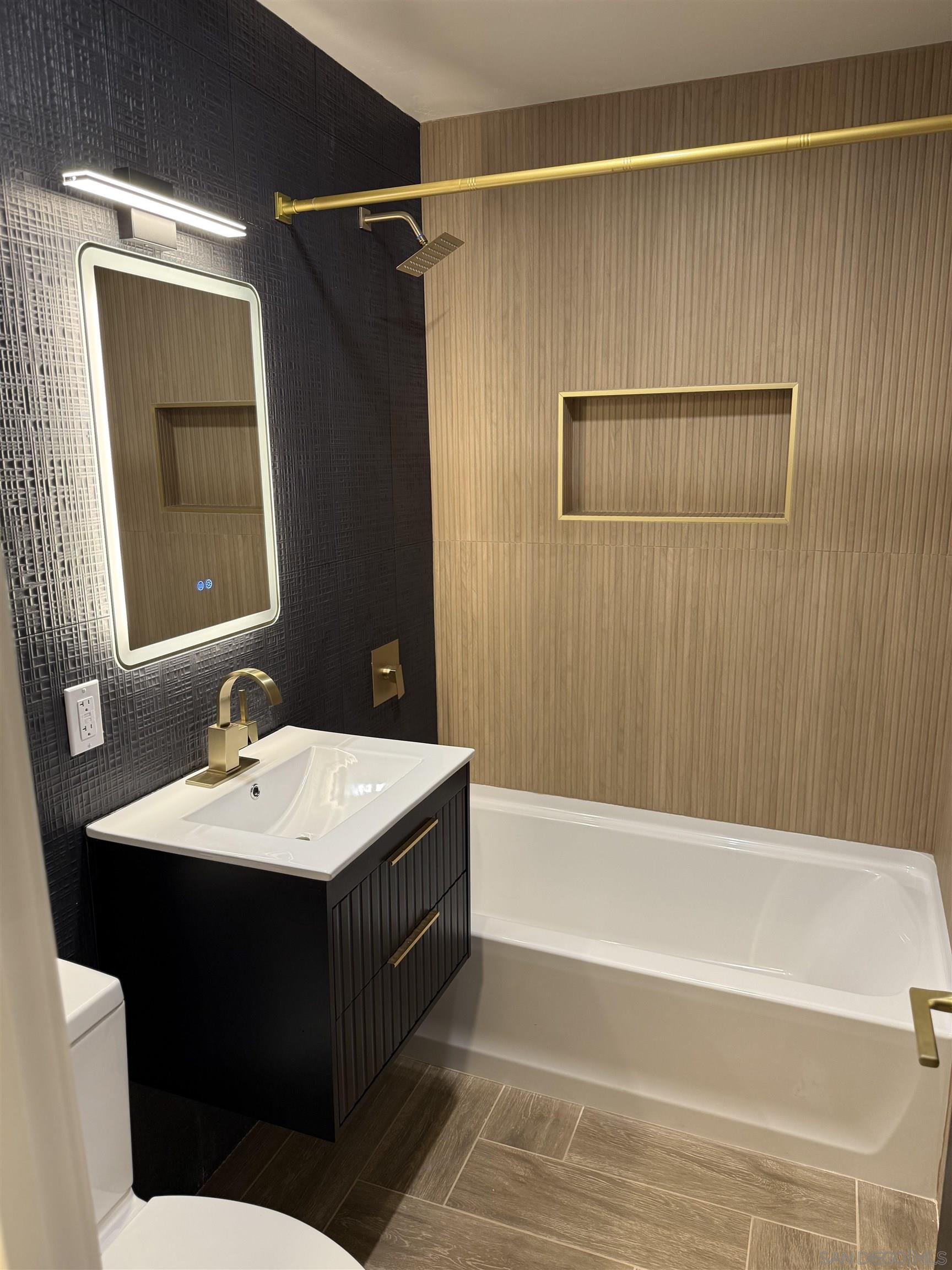 Detail Gallery Image 24 of 28 For 519  Camelot Drive, Oceanside,  CA 92054 - – Beds | – Baths