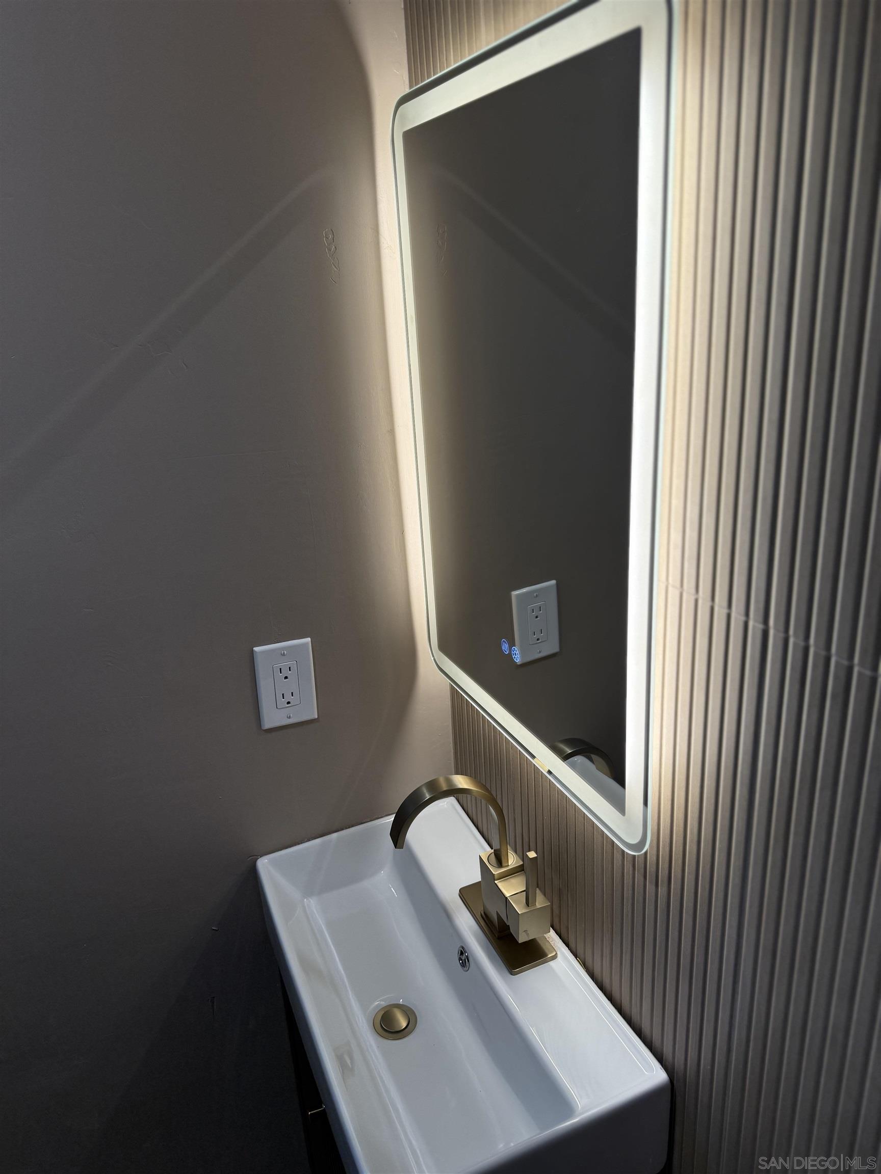 Detail Gallery Image 25 of 28 For 519  Camelot Drive, Oceanside,  CA 92054 - – Beds | – Baths