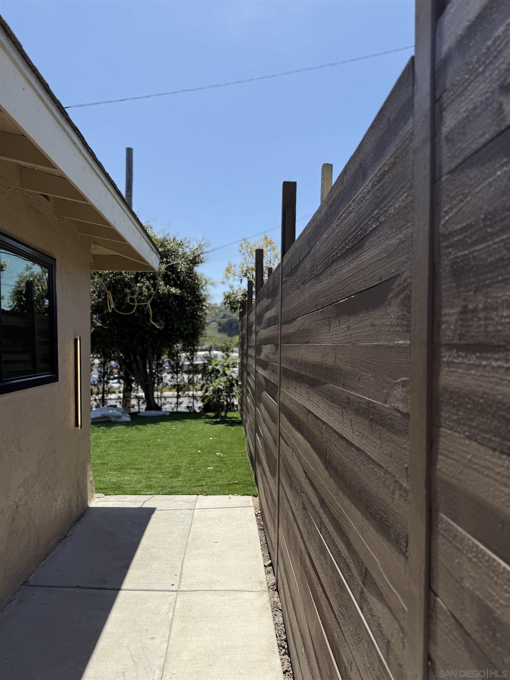 Detail Gallery Image 6 of 28 For 519  Camelot Drive, Oceanside,  CA 92054 - – Beds | – Baths