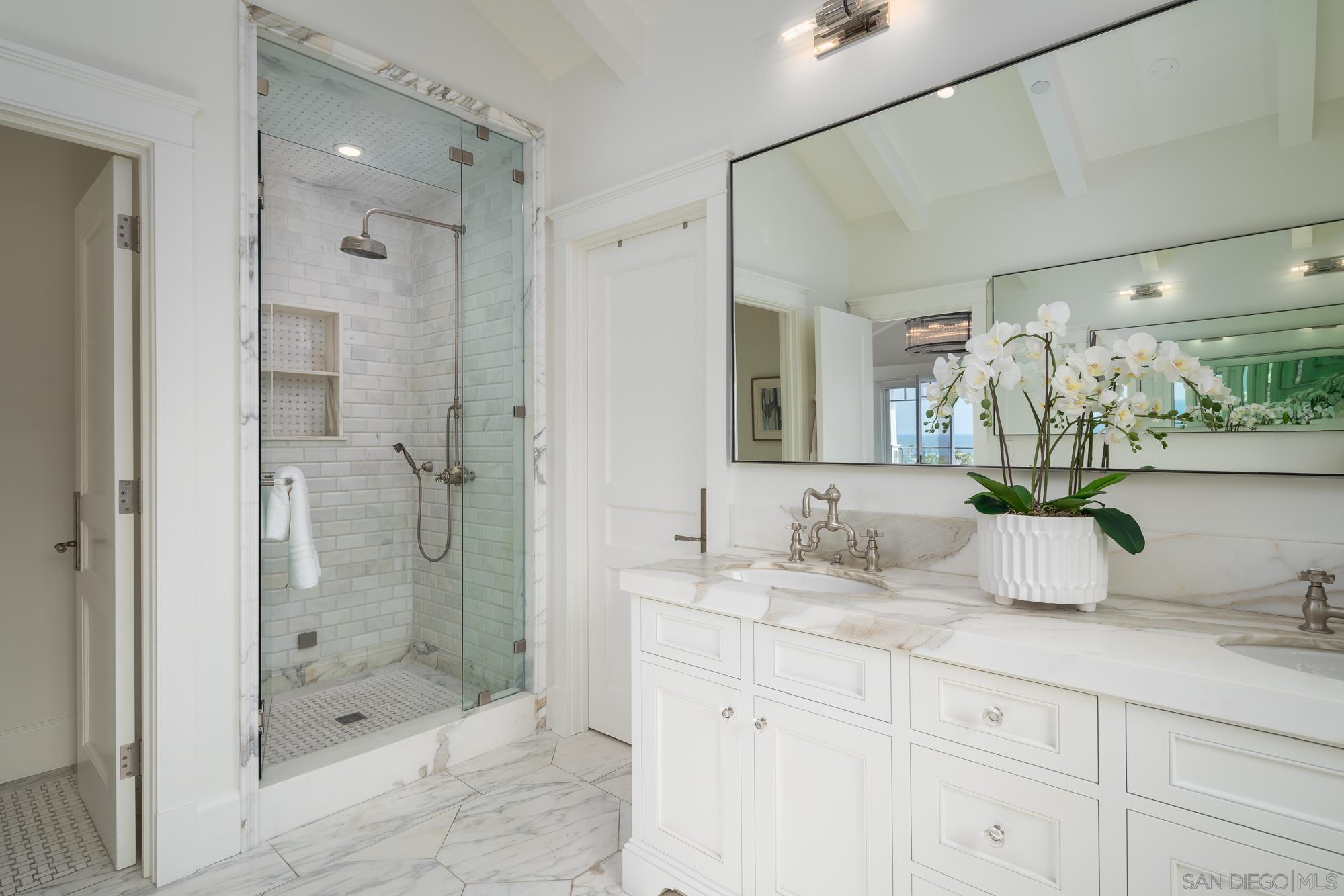 Detail Gallery Image 16 of 37 For 2026  Seaview, Del Mar,  CA 92014 - 5 Beds | 5/2 Baths