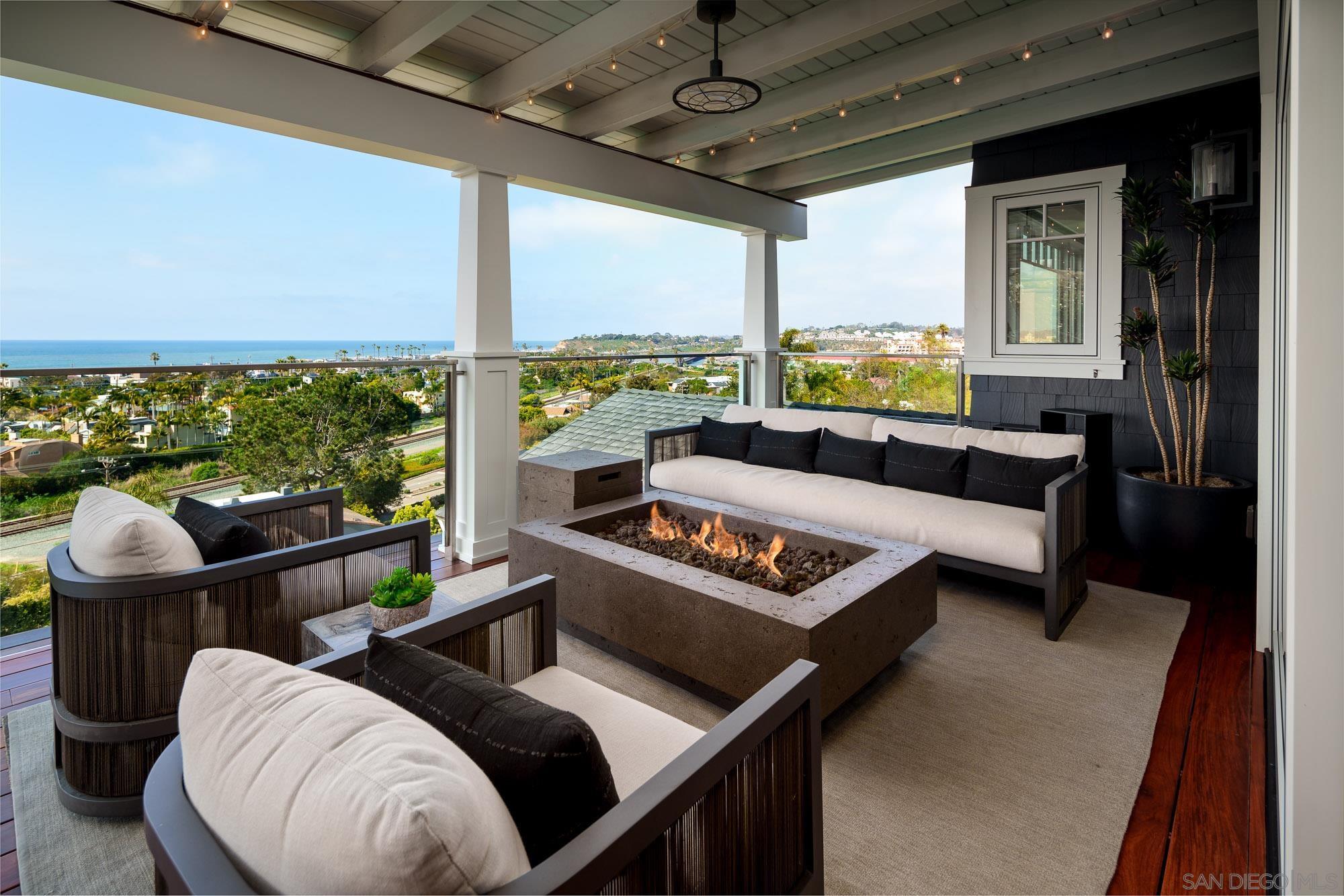 Detail Gallery Image 19 of 37 For 2026  Seaview, Del Mar,  CA 92014 - 5 Beds | 5/2 Baths