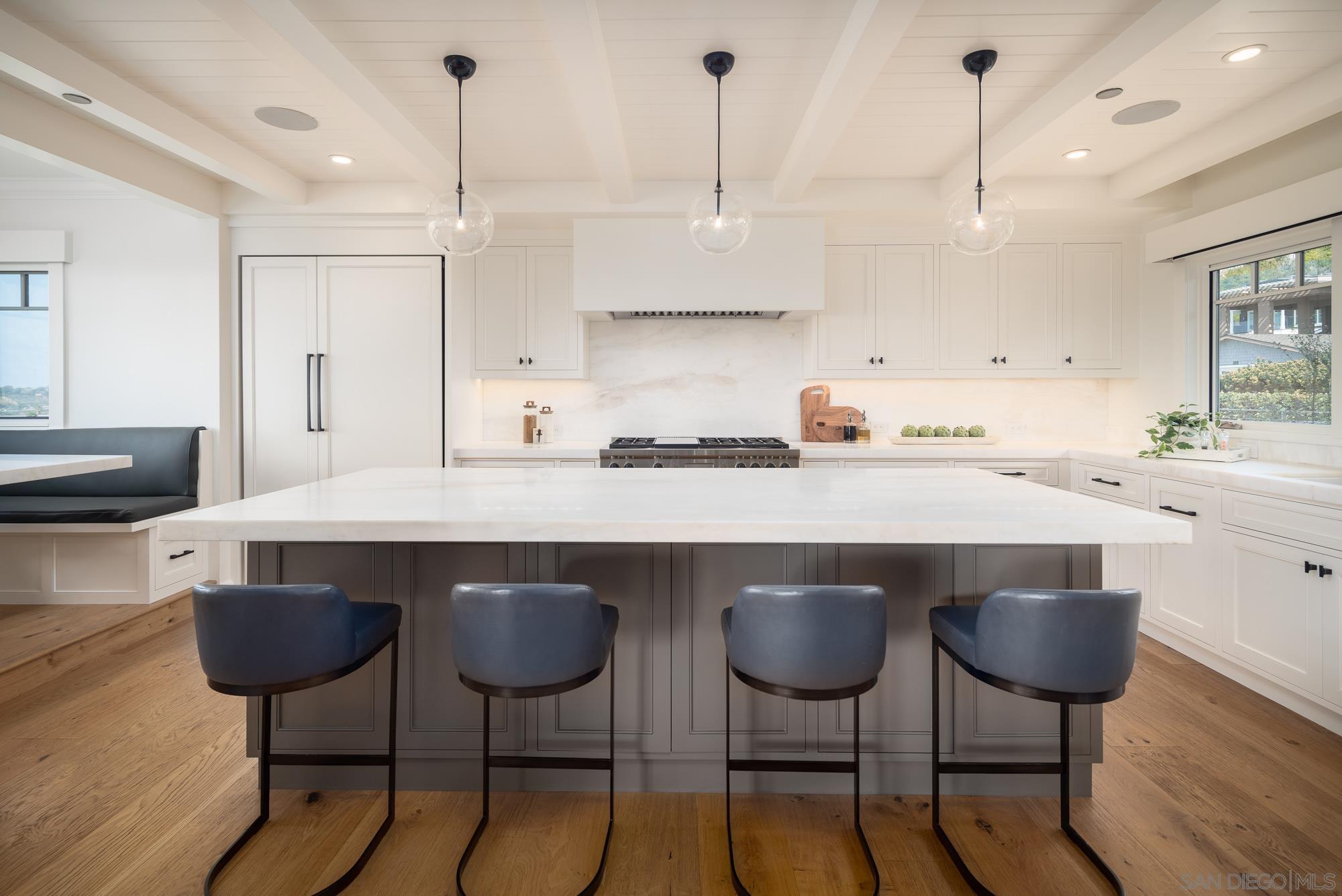 Detail Gallery Image 5 of 37 For 2026  Seaview, Del Mar,  CA 92014 - 5 Beds | 5/2 Baths