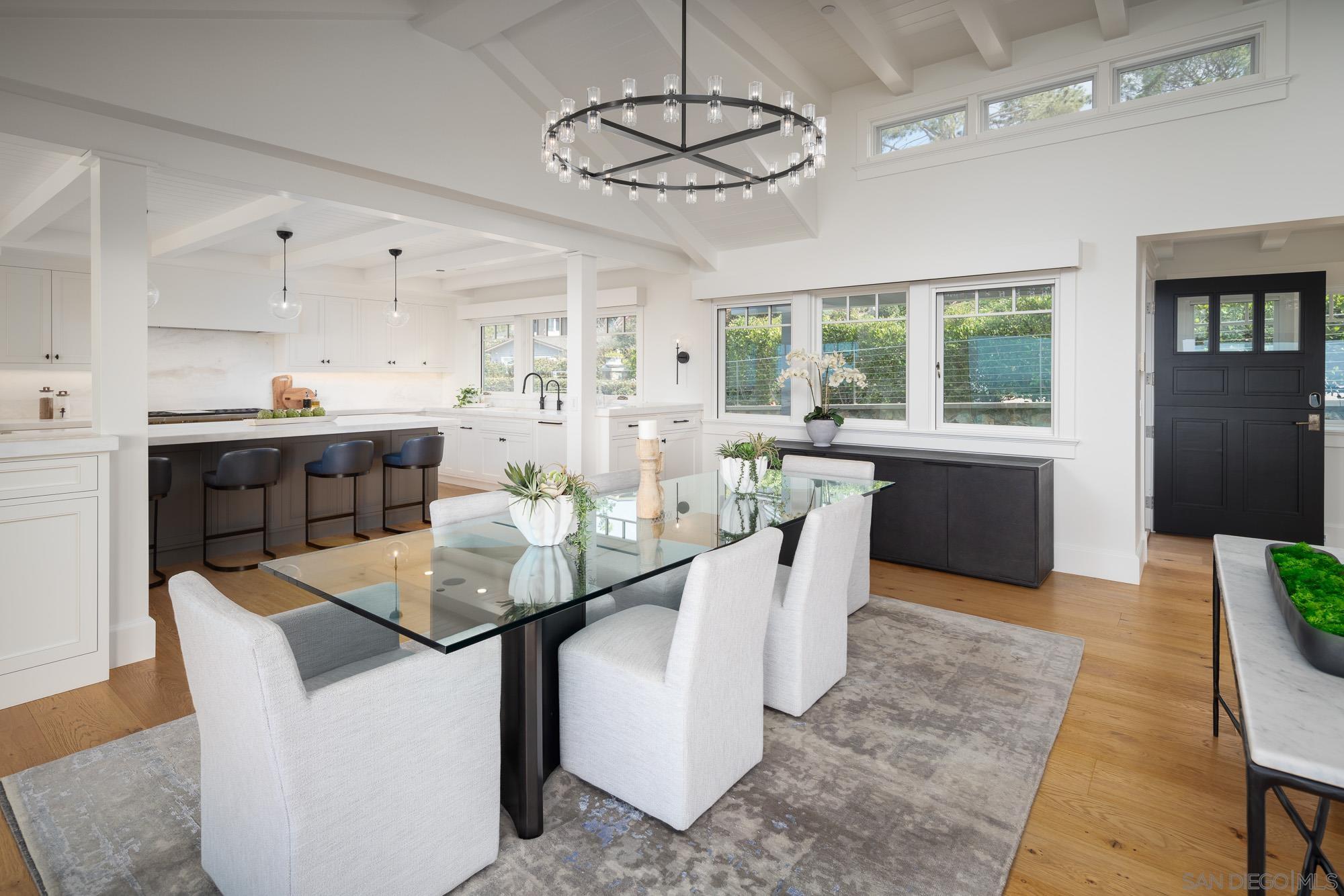 Detail Gallery Image 9 of 37 For 2026  Seaview, Del Mar,  CA 92014 - 5 Beds | 5/2 Baths