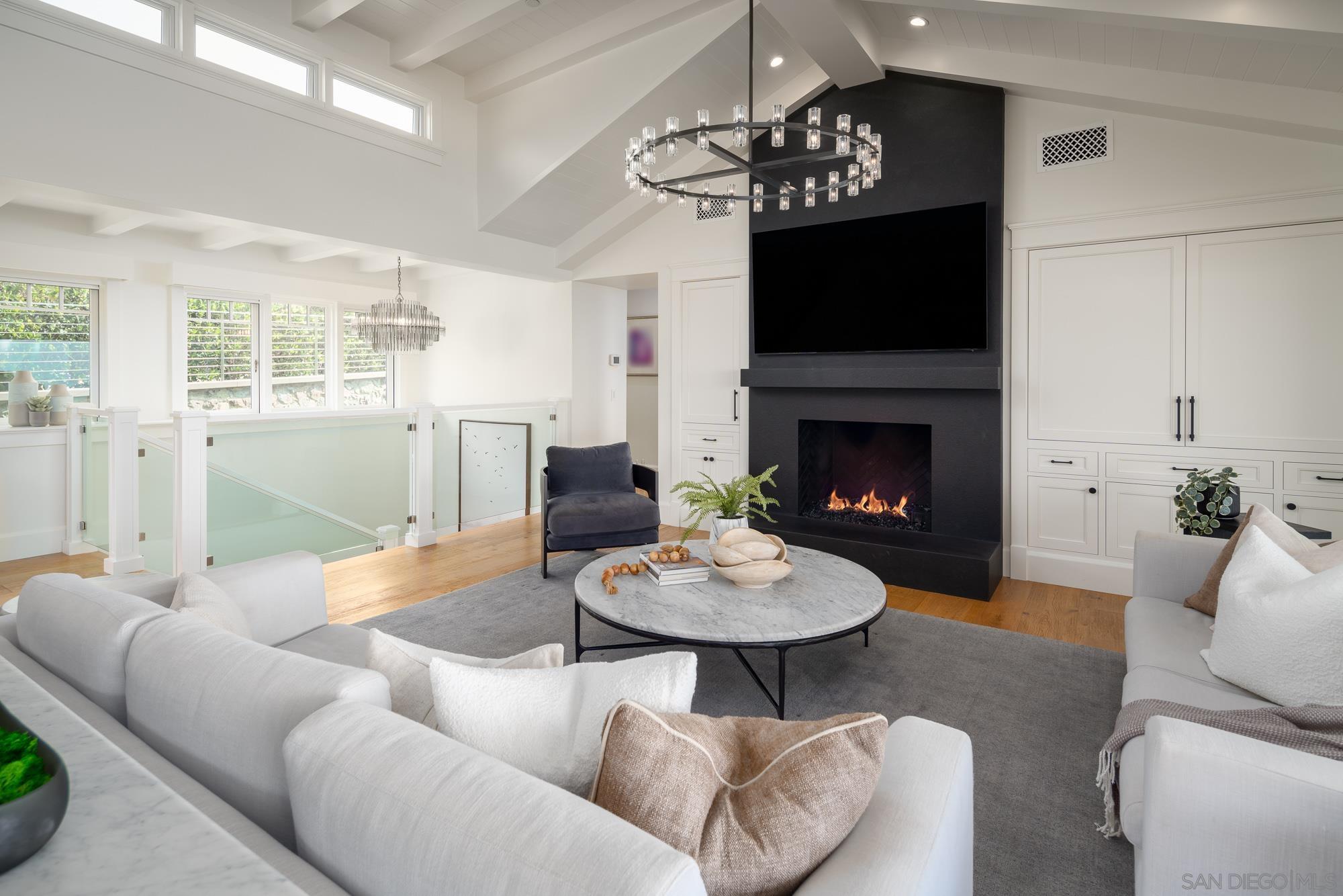 Detail Gallery Image 10 of 37 For 2026  Seaview, Del Mar,  CA 92014 - 5 Beds | 5/2 Baths