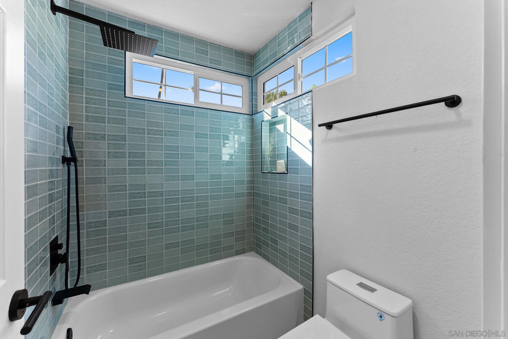 Detail Gallery Image 32 of 45 For 12257  Avenida Consentido, San Diego,  CA 92128 - 4 Beds | 3 Baths