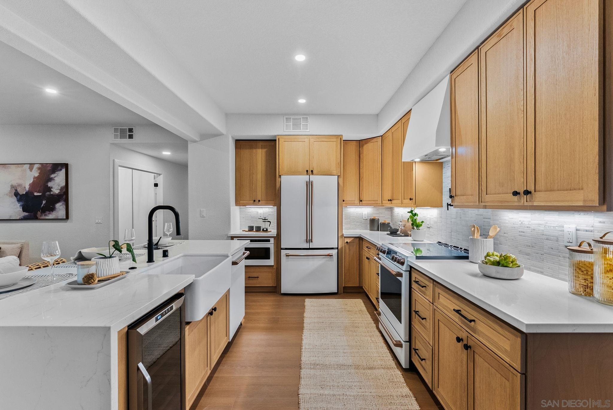 Detail Gallery Image 7 of 45 For 12257  Avenida Consentido, San Diego,  CA 92128 - 4 Beds | 3 Baths