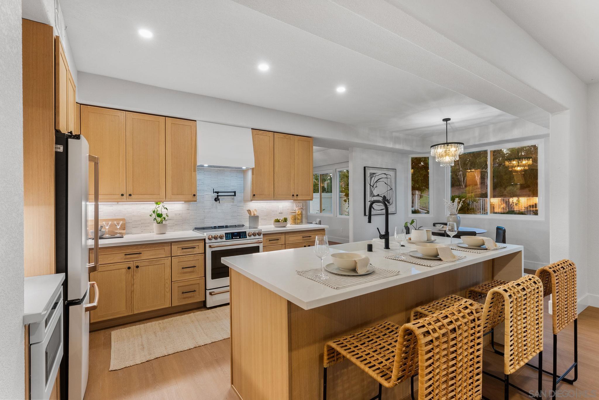 Detail Gallery Image 8 of 45 For 12257  Avenida Consentido, San Diego,  CA 92128 - 4 Beds | 3 Baths