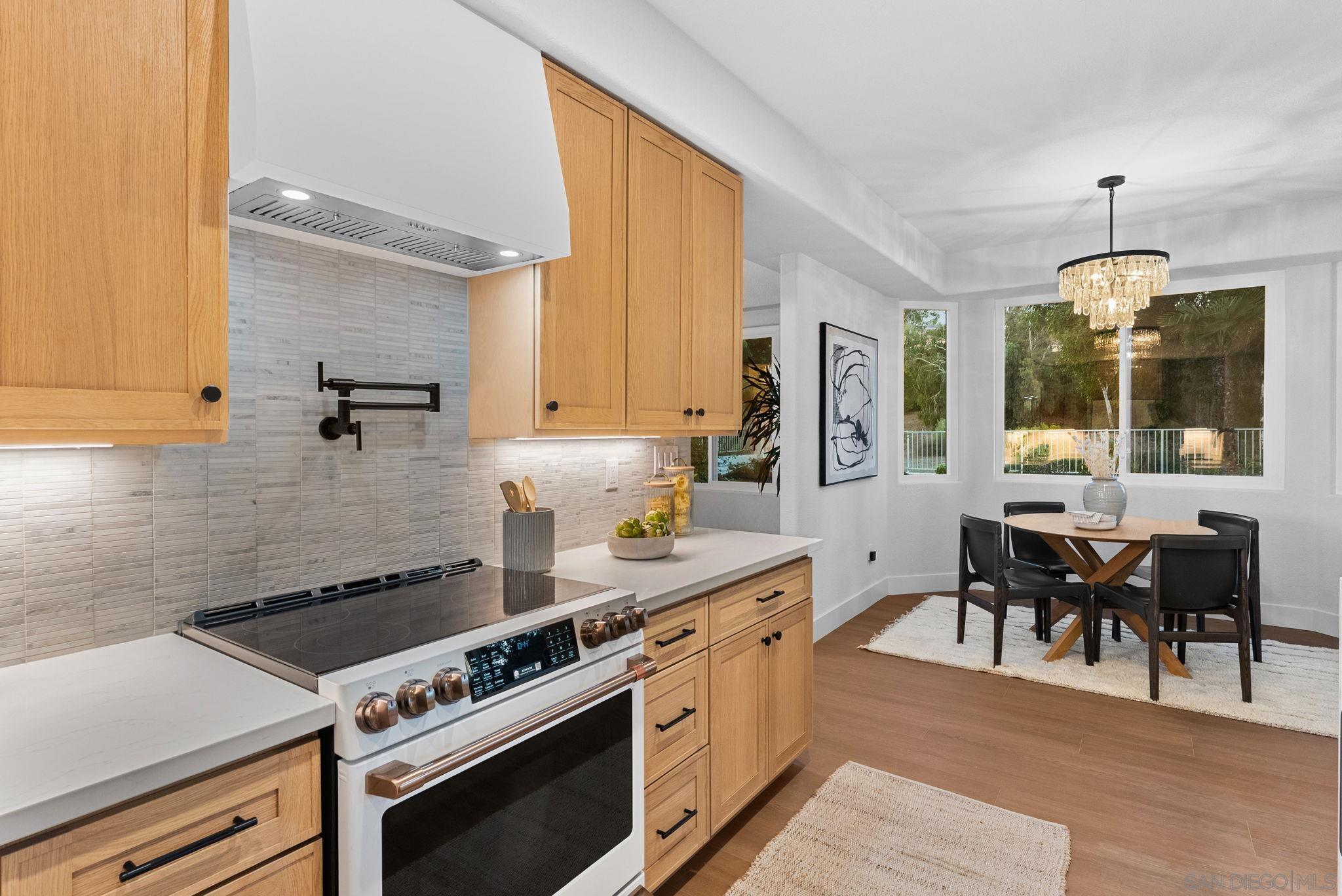 Detail Gallery Image 9 of 45 For 12257  Avenida Consentido, San Diego,  CA 92128 - 4 Beds | 3 Baths