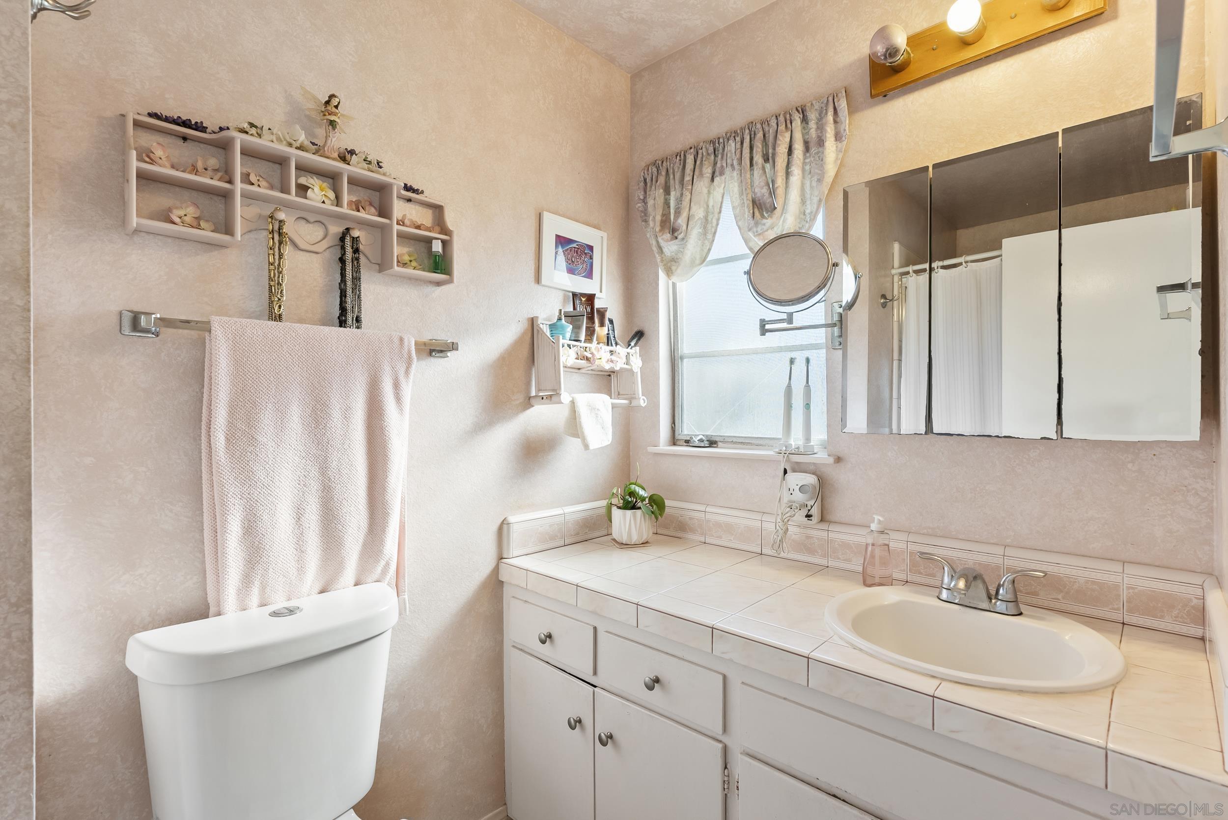 Detail Gallery Image 26 of 61 For 1007  Genie Ln, Cardiff By The Sea,  CA 92007 - 3 Beds | 2 Baths