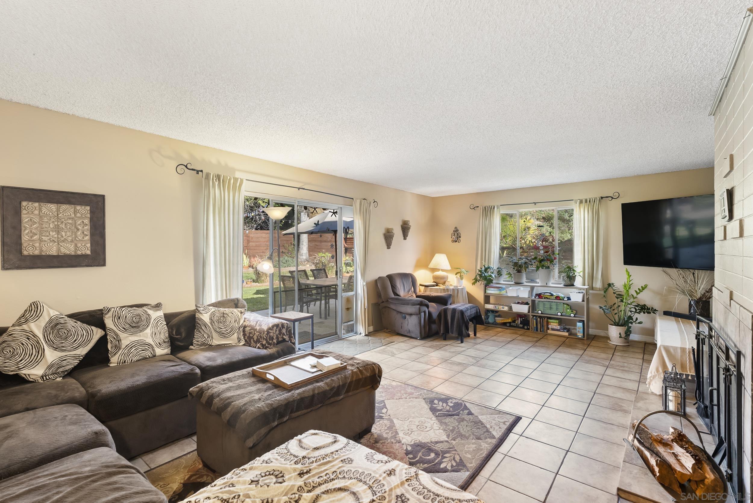 Detail Gallery Image 10 of 61 For 1007  Genie Ln, Cardiff By The Sea,  CA 92007 - 3 Beds | 2 Baths