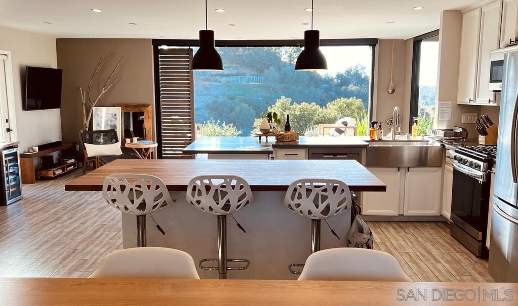 Detail Gallery Image 3 of 31 For 5560  Diane Ave, San Diego,  CA 92117 - 4 Beds | 3/1 Baths