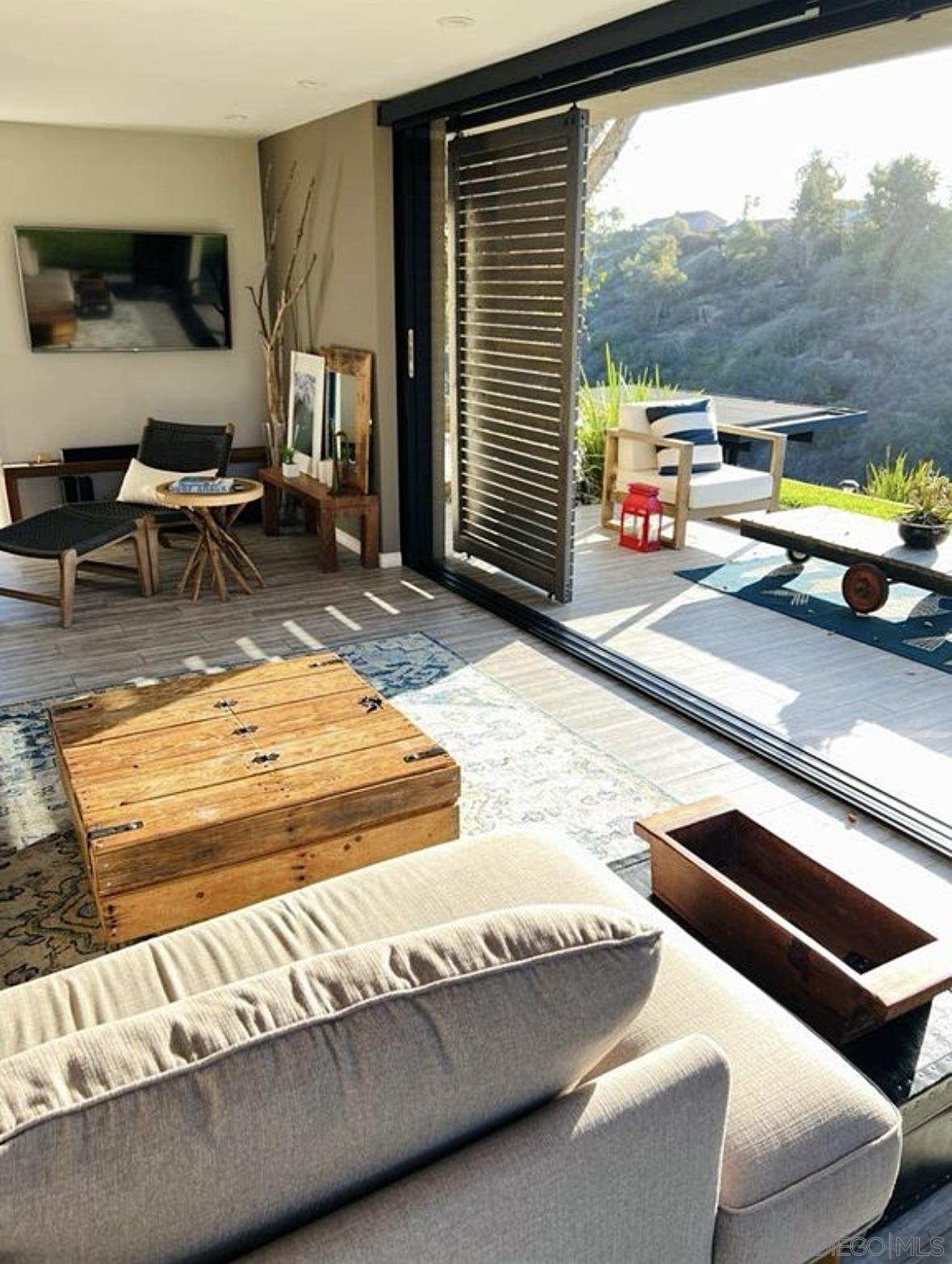 Detail Gallery Image 7 of 31 For 5560  Diane Ave, San Diego,  CA 92117 - 4 Beds | 3/1 Baths