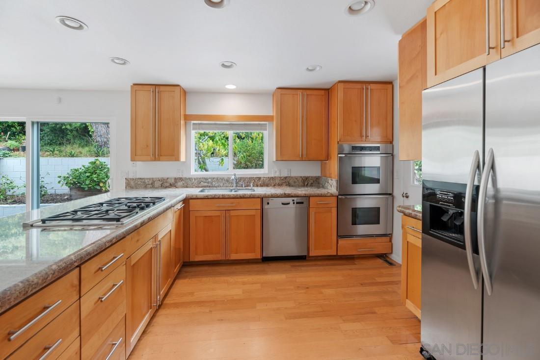 Detail Gallery Image 11 of 52 For 13045  via Esperia, Del Mar,  CA 92014 - 4 Beds | 3 Baths