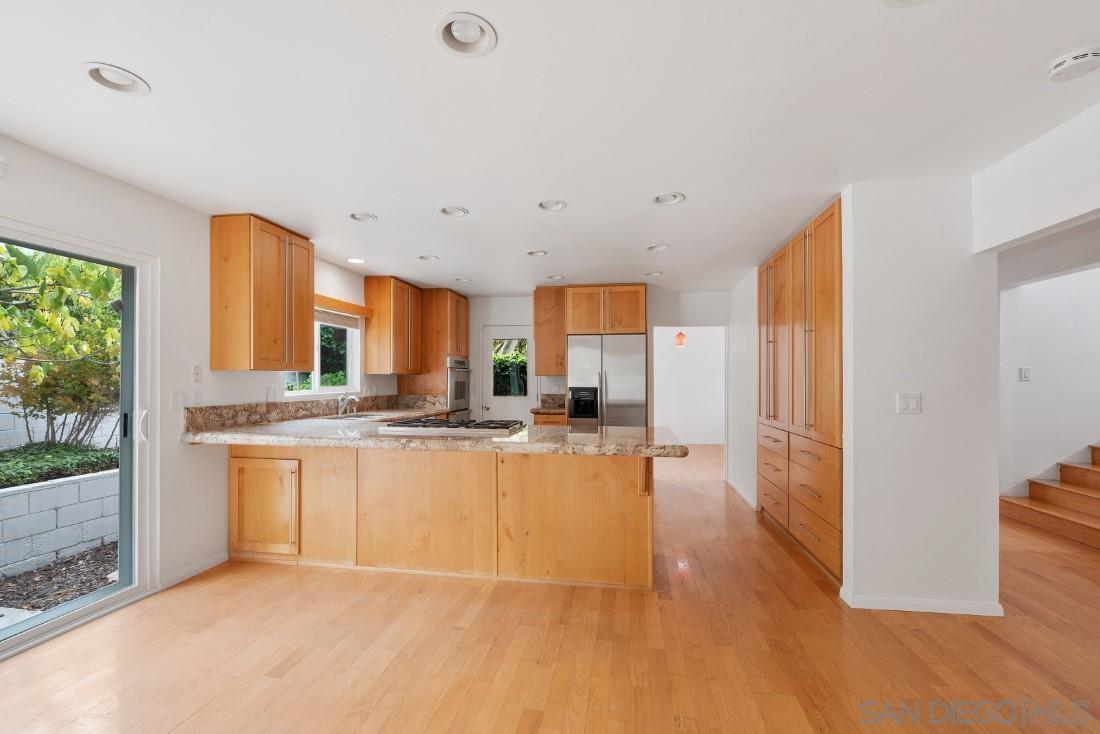 Detail Gallery Image 12 of 52 For 13045  via Esperia, Del Mar,  CA 92014 - 4 Beds | 3 Baths