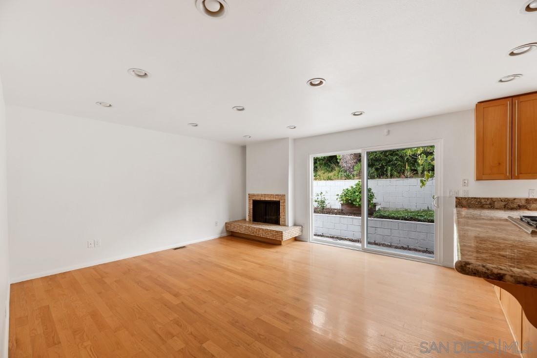 Detail Gallery Image 17 of 52 For 13045  via Esperia, Del Mar,  CA 92014 - 4 Beds | 3 Baths