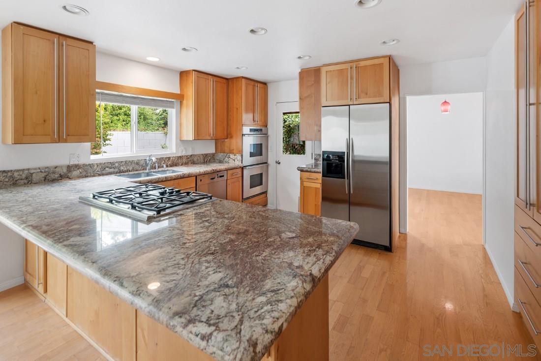 Detail Gallery Image 10 of 52 For 13045  via Esperia, Del Mar,  CA 92014 - 4 Beds | 3 Baths