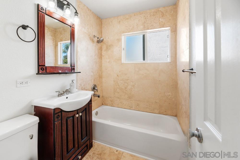 Detail Gallery Image 6 of 11 For 4433  Pocahontas, San Diego,  CA 92117 - 3 Beds | 2 Baths