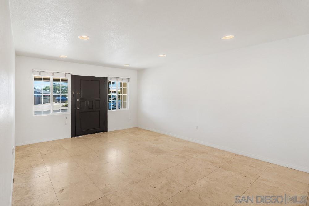 Detail Gallery Image 7 of 11 For 4433  Pocahontas, San Diego,  CA 92117 - 3 Beds | 2 Baths