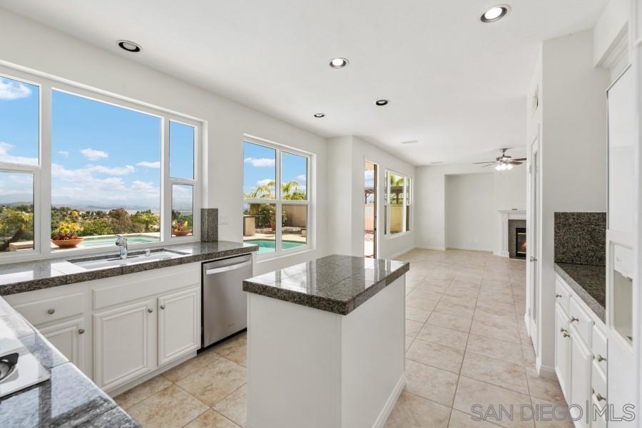 Detail Gallery Image 13 of 58 For 16998  Obsidian Dr, Ramona,  CA 92065 - 4 Beds | 3 Baths