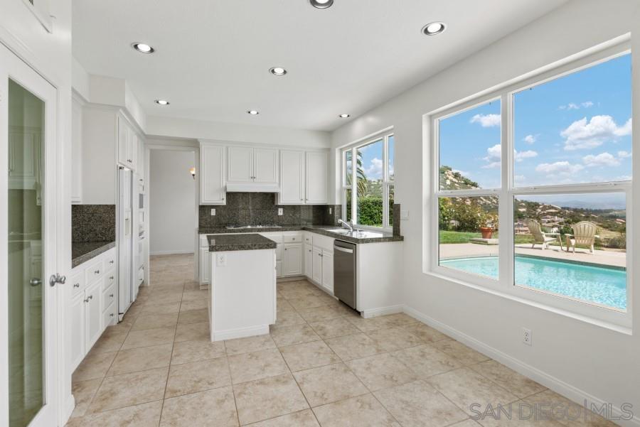 Detail Gallery Image 15 of 58 For 16998  Obsidian Dr, Ramona,  CA 92065 - 4 Beds | 3 Baths