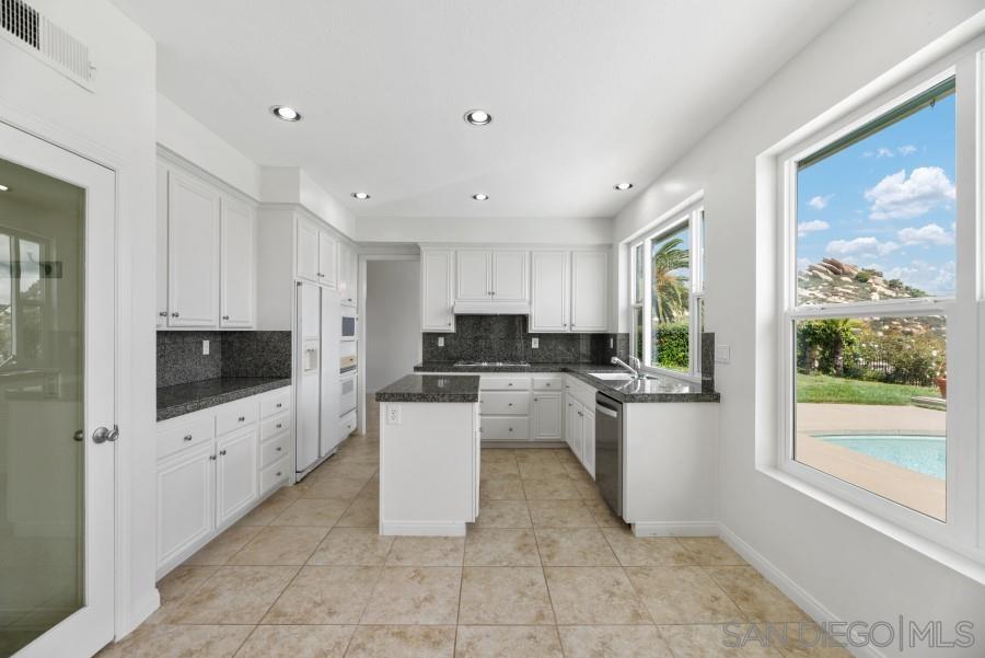 Detail Gallery Image 16 of 58 For 16998  Obsidian Dr, Ramona,  CA 92065 - 4 Beds | 3 Baths