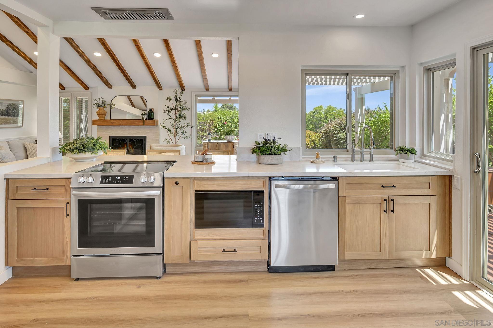 Detail Gallery Image 14 of 49 For 12880  Circulo Dardo, San Diego,  CA 92128 - 3 Beds | 2 Baths