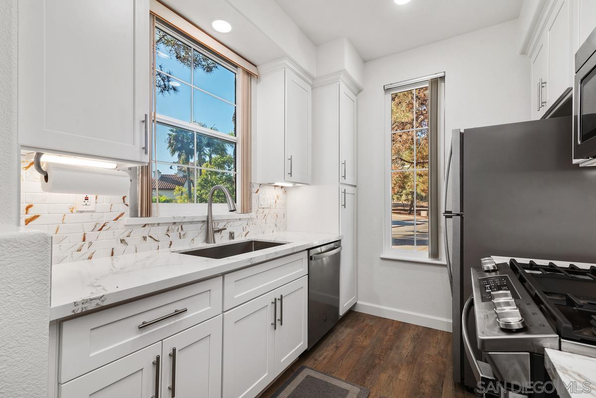 Detail Gallery Image 2 of 32 For 3605  Bernwood Pl  74, San Diego,  CA 92130 - 2 Beds | 2 Baths