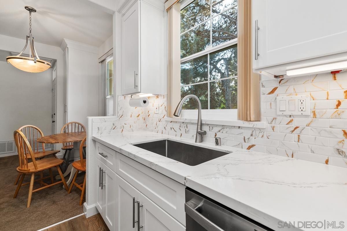 Detail Gallery Image 4 of 32 For 3605  Bernwood Pl  74, San Diego,  CA 92130 - 2 Beds | 2 Baths