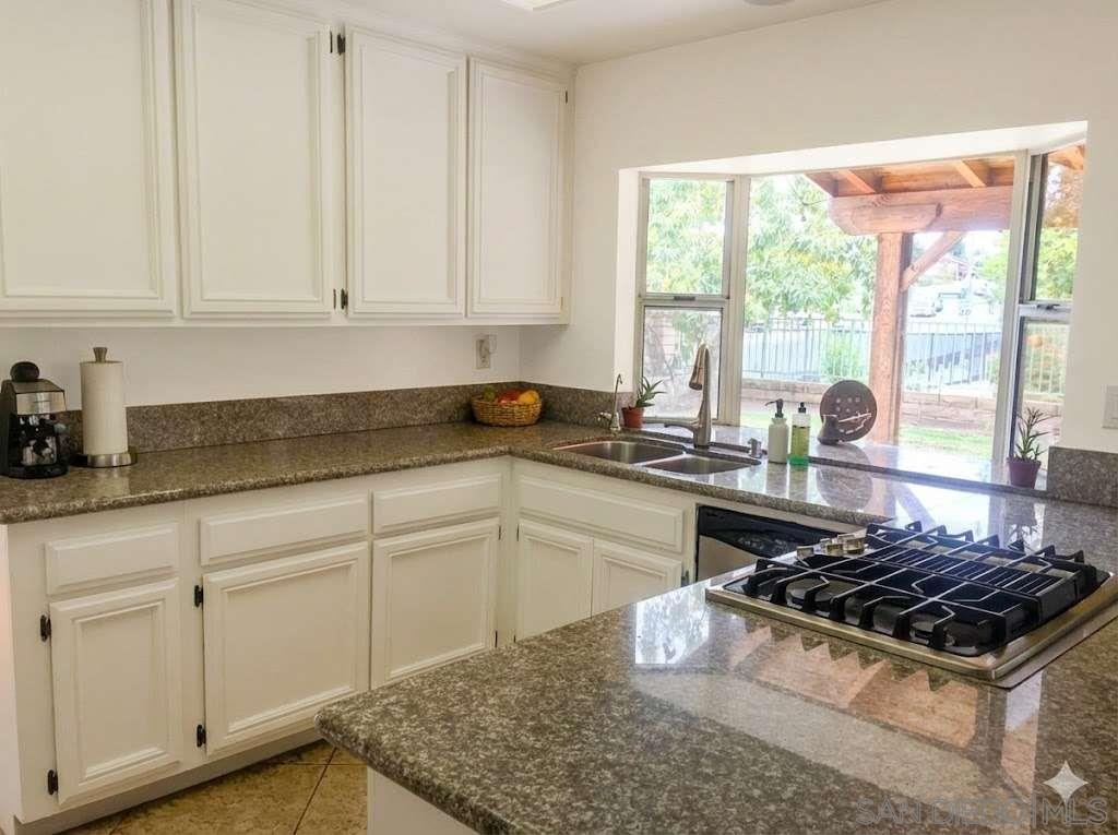 Detail Gallery Image 8 of 15 For 8787  Cayucos Way, San Diego,  CA 92129 - 5 Beds | 4 Baths