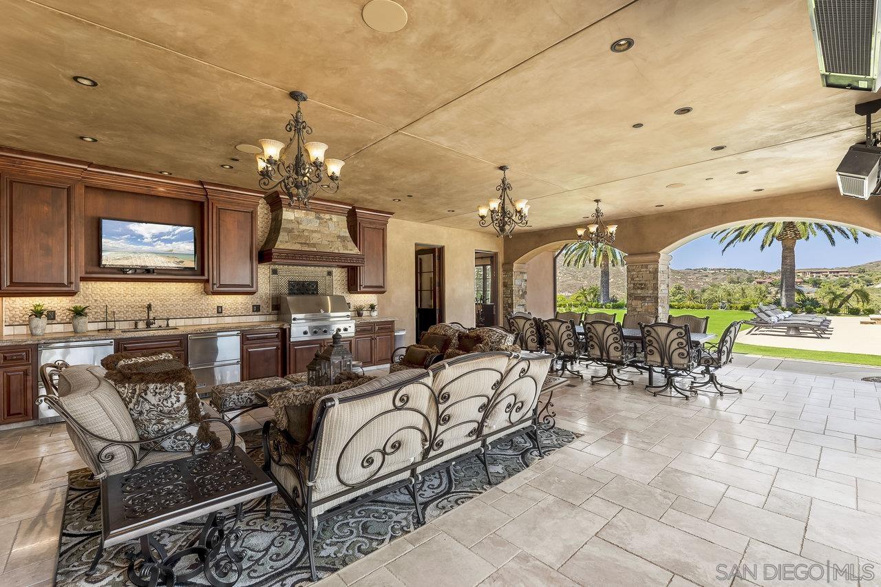 Detail Gallery Image 13 of 67 For 14170  Bryce Pt, Poway,  CA 92064 - 8 Beds | 9/4 Baths
