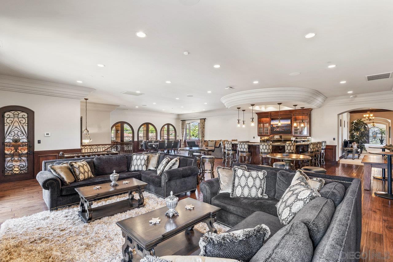 Detail Gallery Image 14 of 67 For 14170  Bryce Pt, Poway,  CA 92064 - 8 Beds | 9/4 Baths