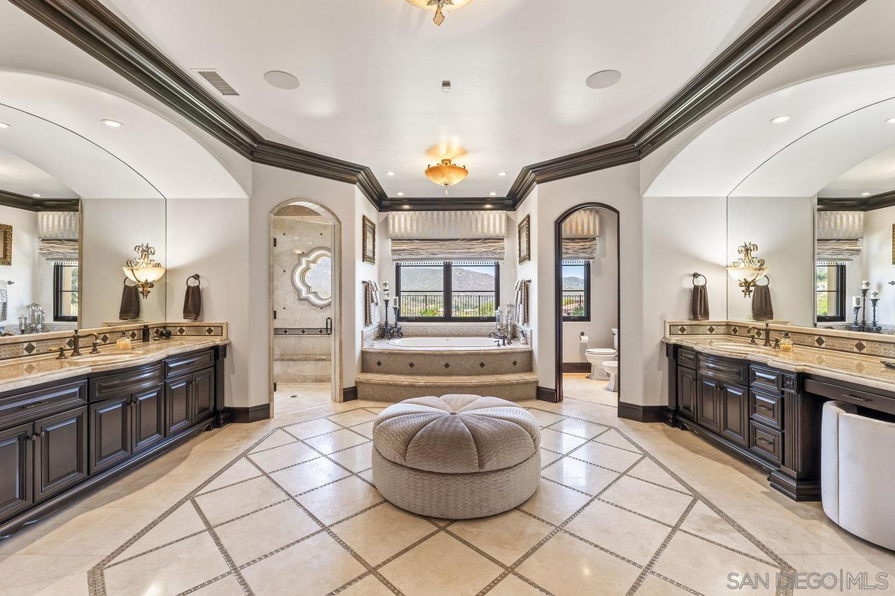 Detail Gallery Image 17 of 67 For 14170  Bryce Pt, Poway,  CA 92064 - 8 Beds | 9/4 Baths