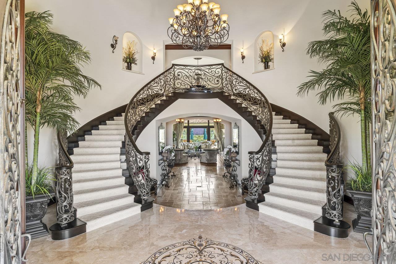 Detail Gallery Image 7 of 67 For 14170  Bryce Pt, Poway,  CA 92064 - 8 Beds | 9/4 Baths