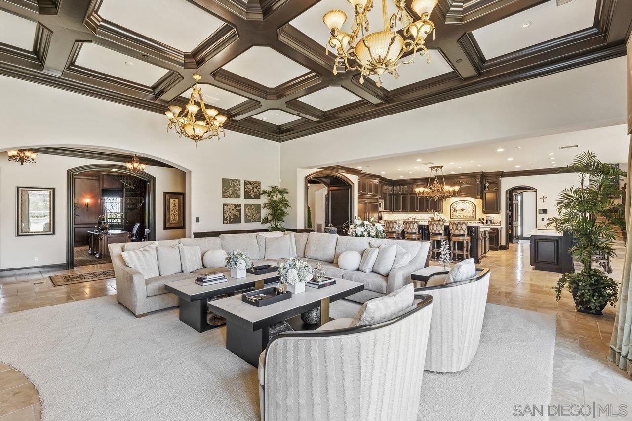 Detail Gallery Image 10 of 67 For 14170  Bryce Pt, Poway,  CA 92064 - 8 Beds | 9/4 Baths