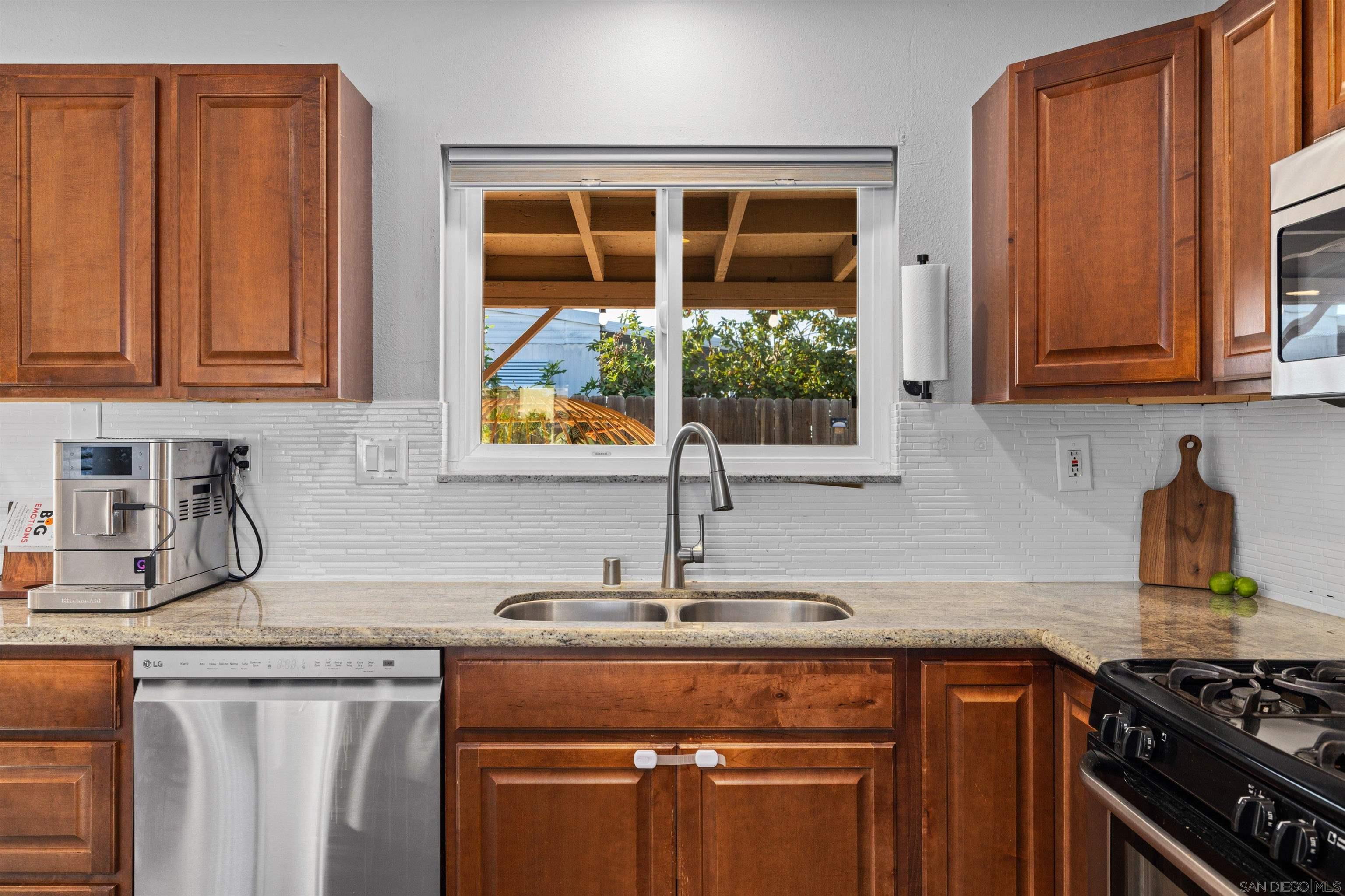 Detail Gallery Image 11 of 30 For 8802  Blue Boy Ln, Santee,  CA 92071 - 3 Beds | 2 Baths