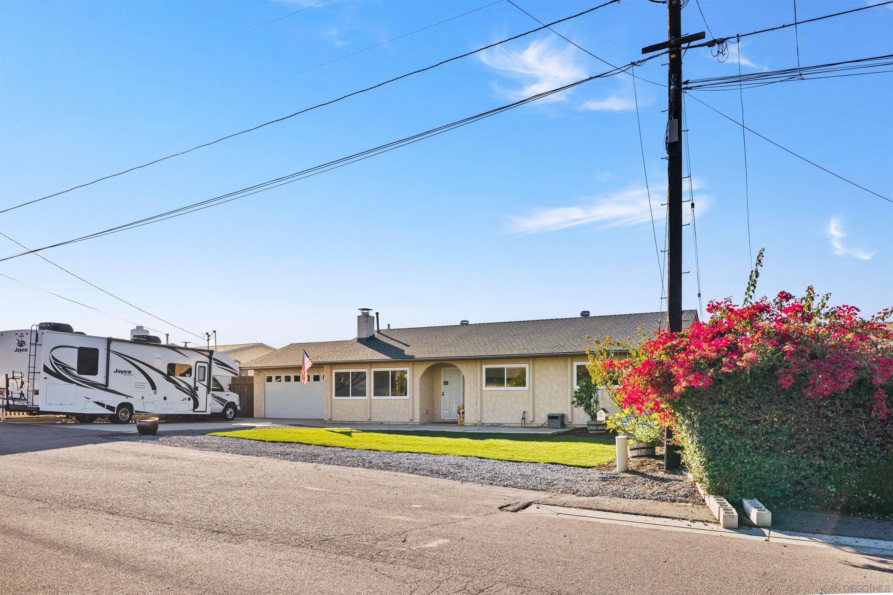 Detail Gallery Image 3 of 30 For 8802  Blue Boy Ln, Santee,  CA 92071 - 3 Beds | 2 Baths
