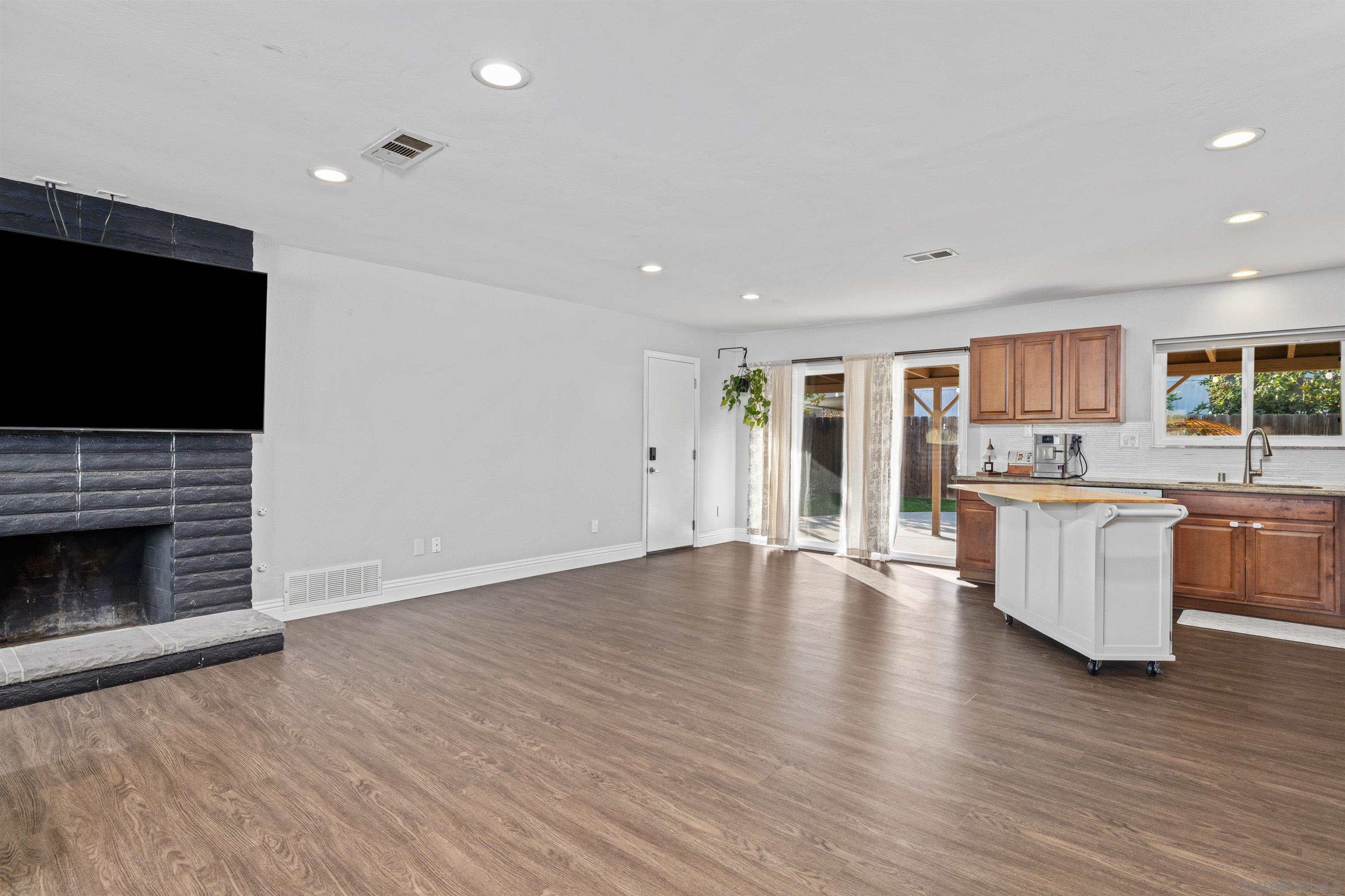 Detail Gallery Image 7 of 30 For 8802  Blue Boy Ln, Santee,  CA 92071 - 3 Beds | 2 Baths