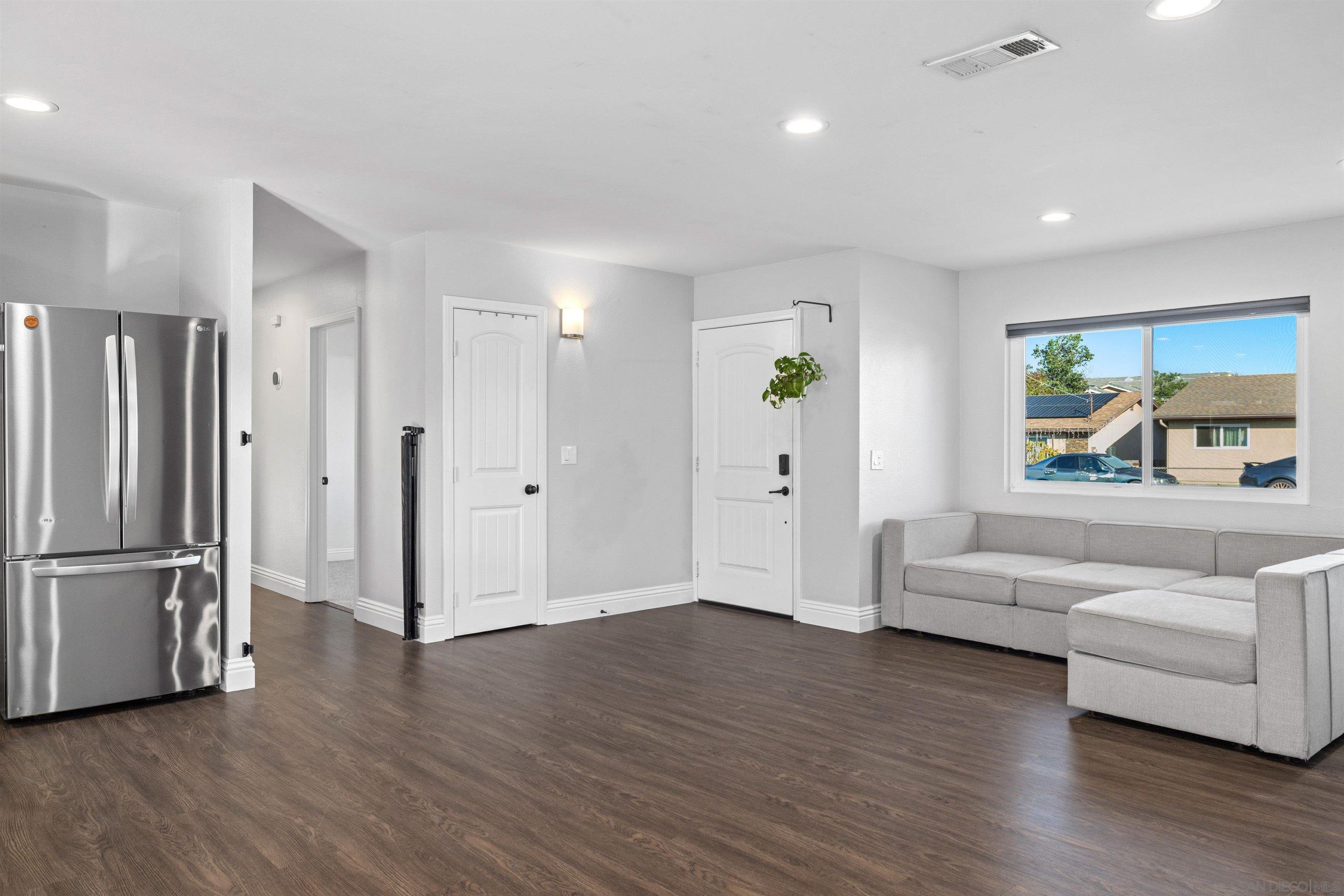 Detail Gallery Image 8 of 30 For 8802  Blue Boy Ln, Santee,  CA 92071 - 3 Beds | 2 Baths