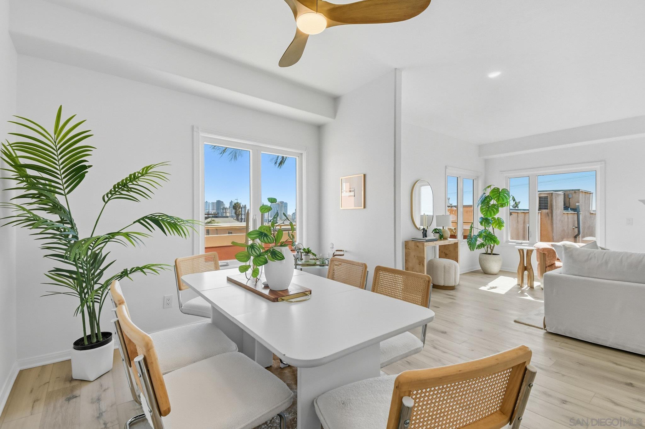 Detail Gallery Image 2 of 36 For 2930  Columbia St  #F,  San Diego,  CA 92103 - 2 Beds | 2 Baths