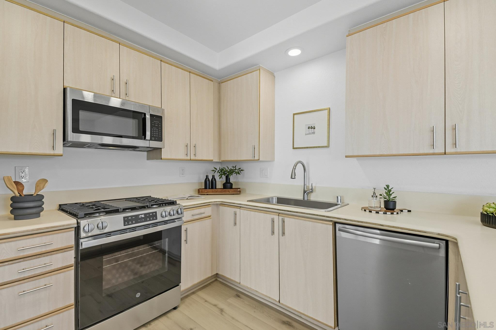 Detail Gallery Image 11 of 36 For 2930  Columbia St  #F,  San Diego,  CA 92103 - 2 Beds | 2 Baths