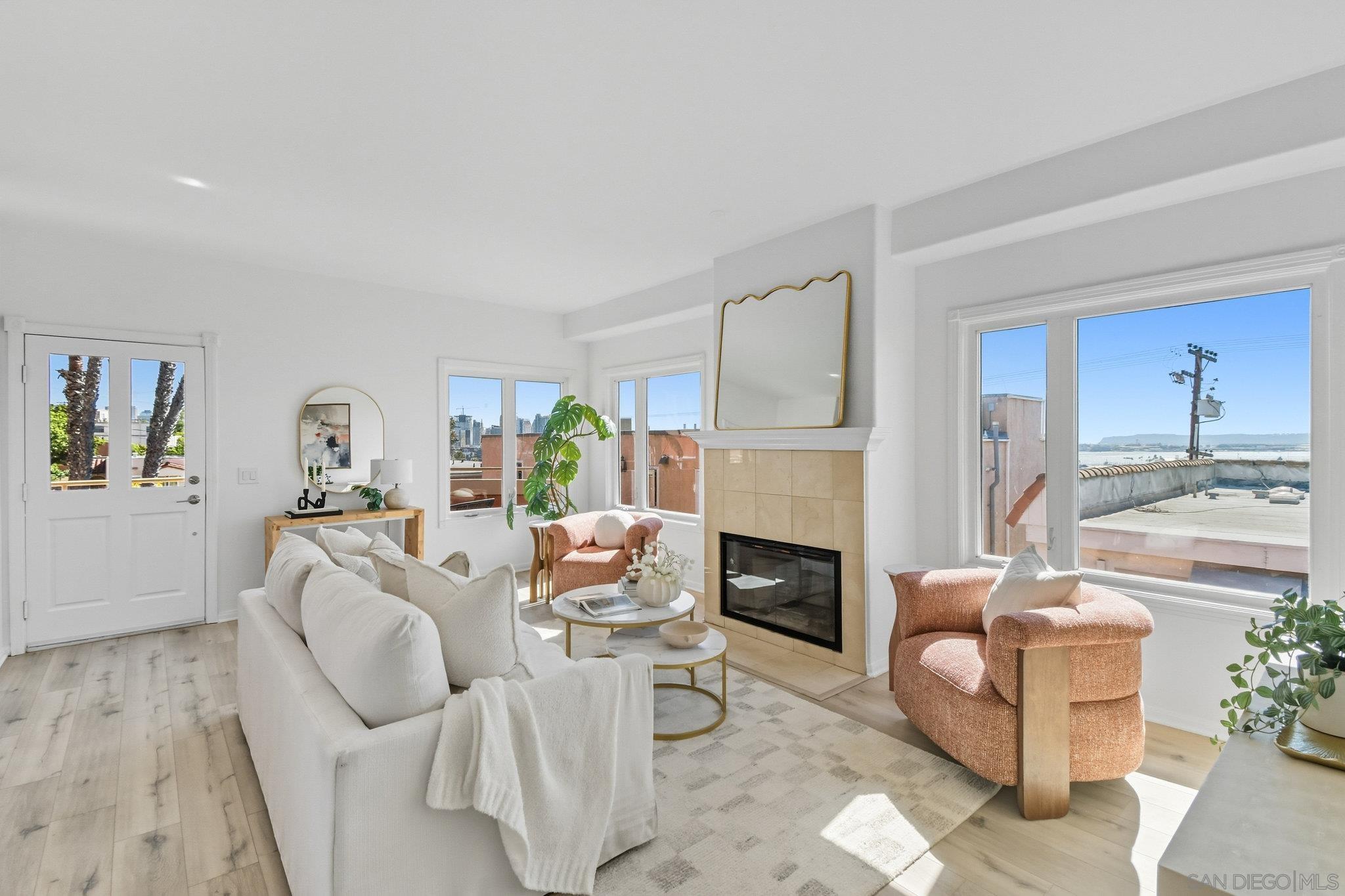 Detail Gallery Image 6 of 36 For 2930  Columbia St  #F,  San Diego,  CA 92103 - 2 Beds | 2 Baths