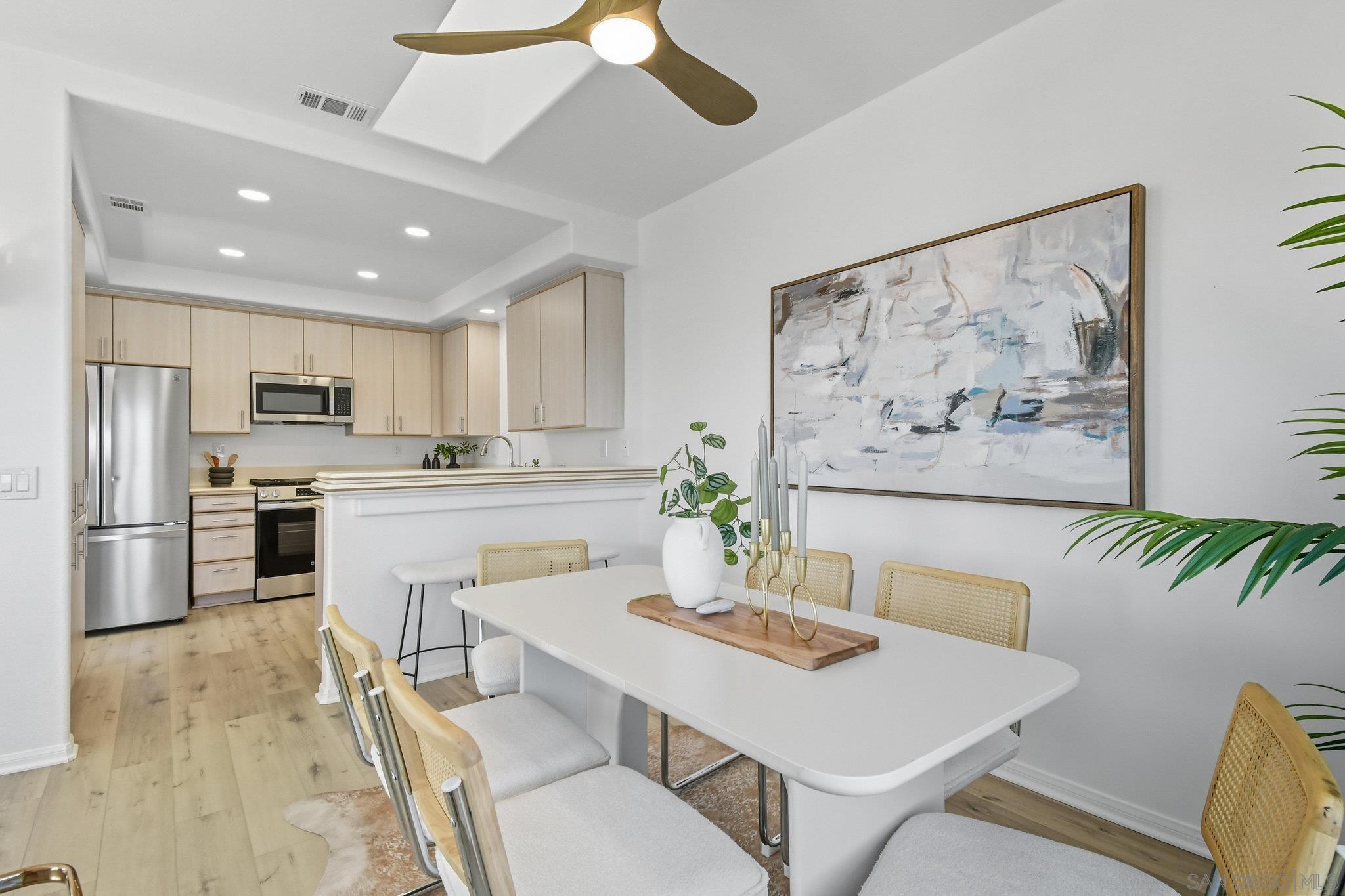 Detail Gallery Image 7 of 36 For 2930  Columbia St  #F,  San Diego,  CA 92103 - 2 Beds | 2 Baths