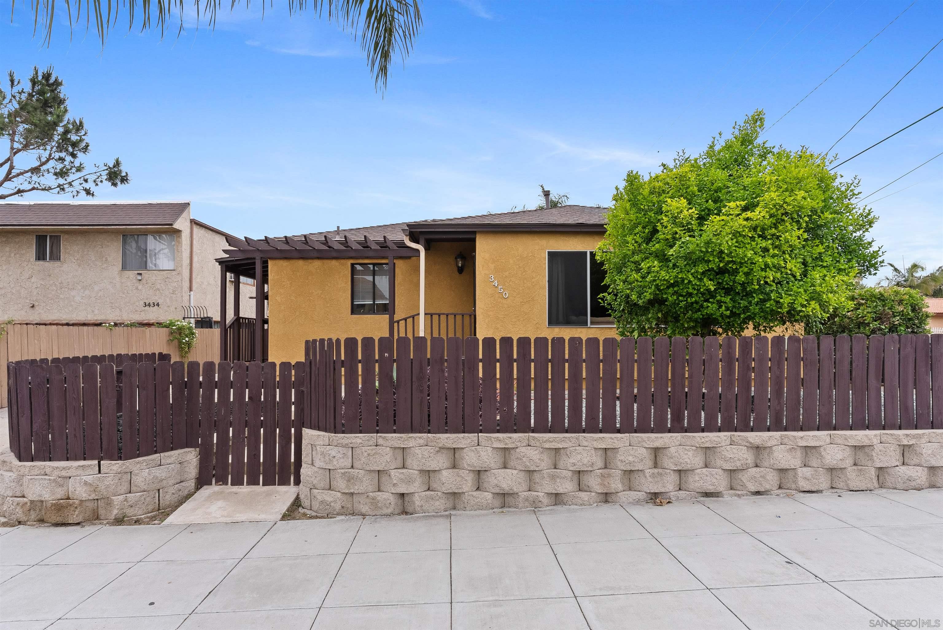 Detail Gallery Image 3 of 28 For 3450  42nd, San Diego,  CA 92105 - 3 Beds | 2 Baths