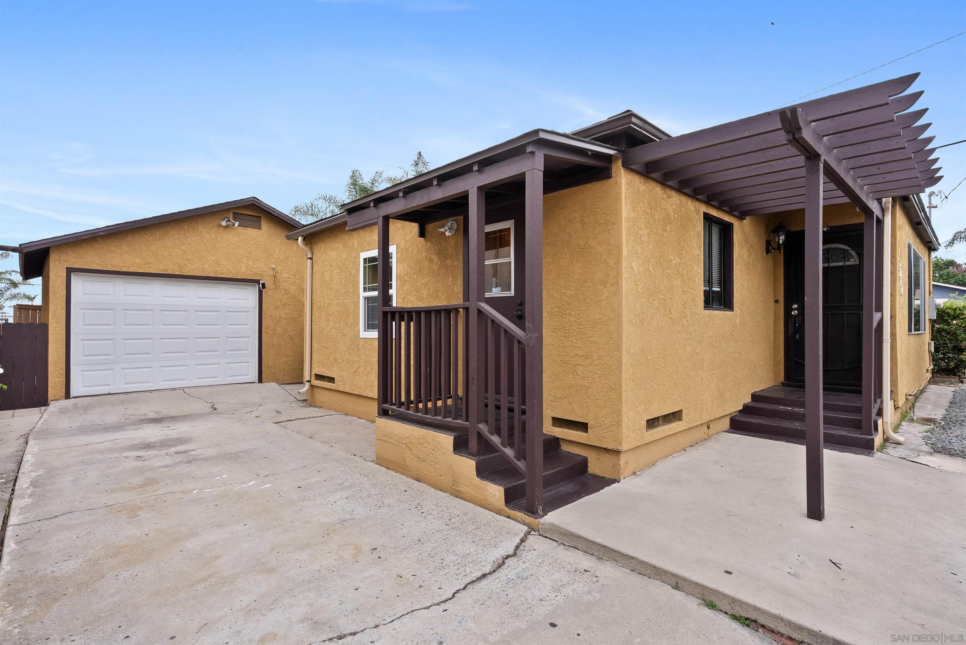 Detail Gallery Image 4 of 28 For 3450  42nd, San Diego,  CA 92105 - 3 Beds | 2 Baths