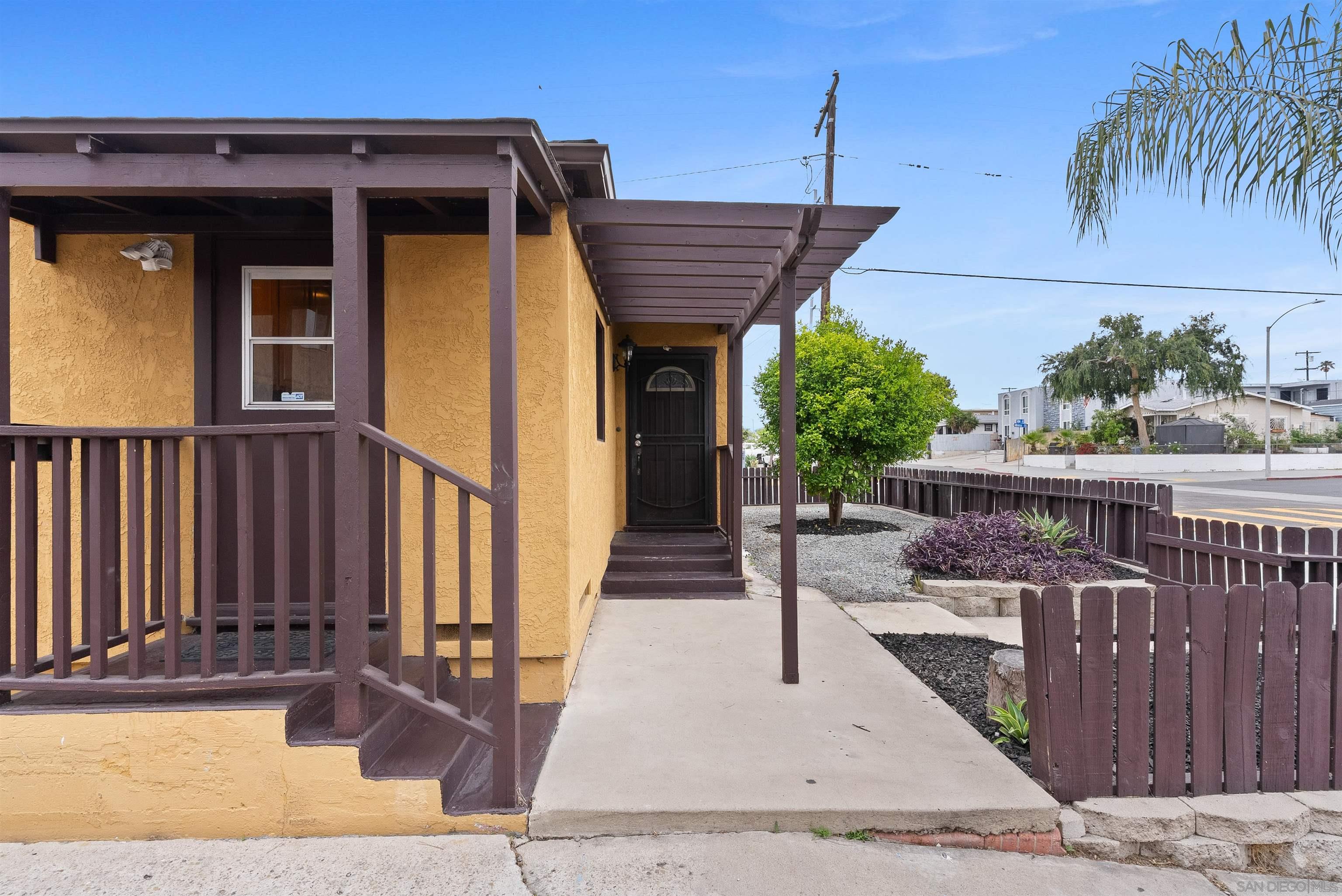 Detail Gallery Image 5 of 28 For 3450  42nd, San Diego,  CA 92105 - 3 Beds | 2 Baths