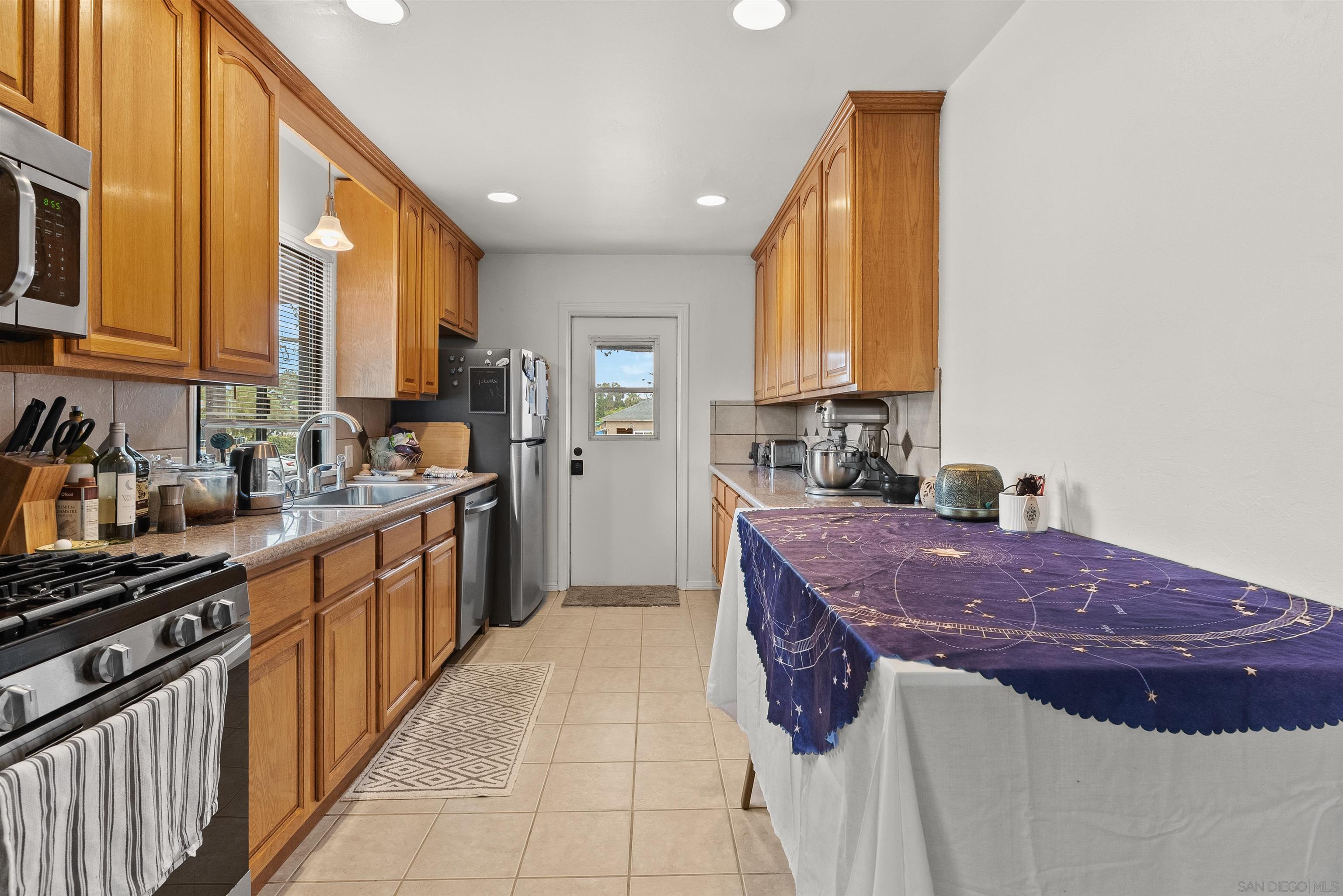 Detail Gallery Image 9 of 28 For 3450  42nd, San Diego,  CA 92105 - 3 Beds | 2 Baths