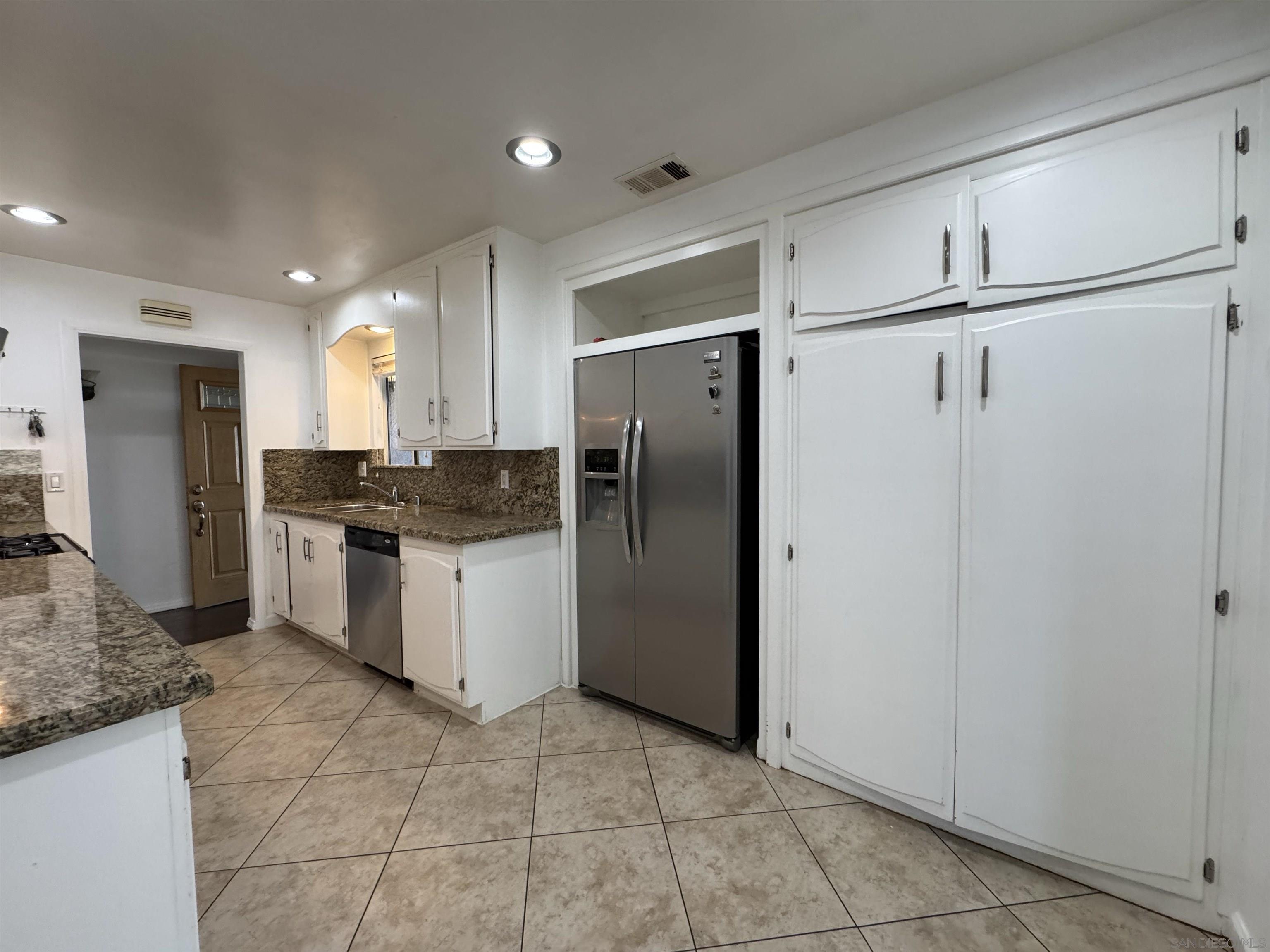 Detail Gallery Image 7 of 19 For 329  Alder Pl, Escondido,  CA 92026 - 4 Beds | 2 Baths