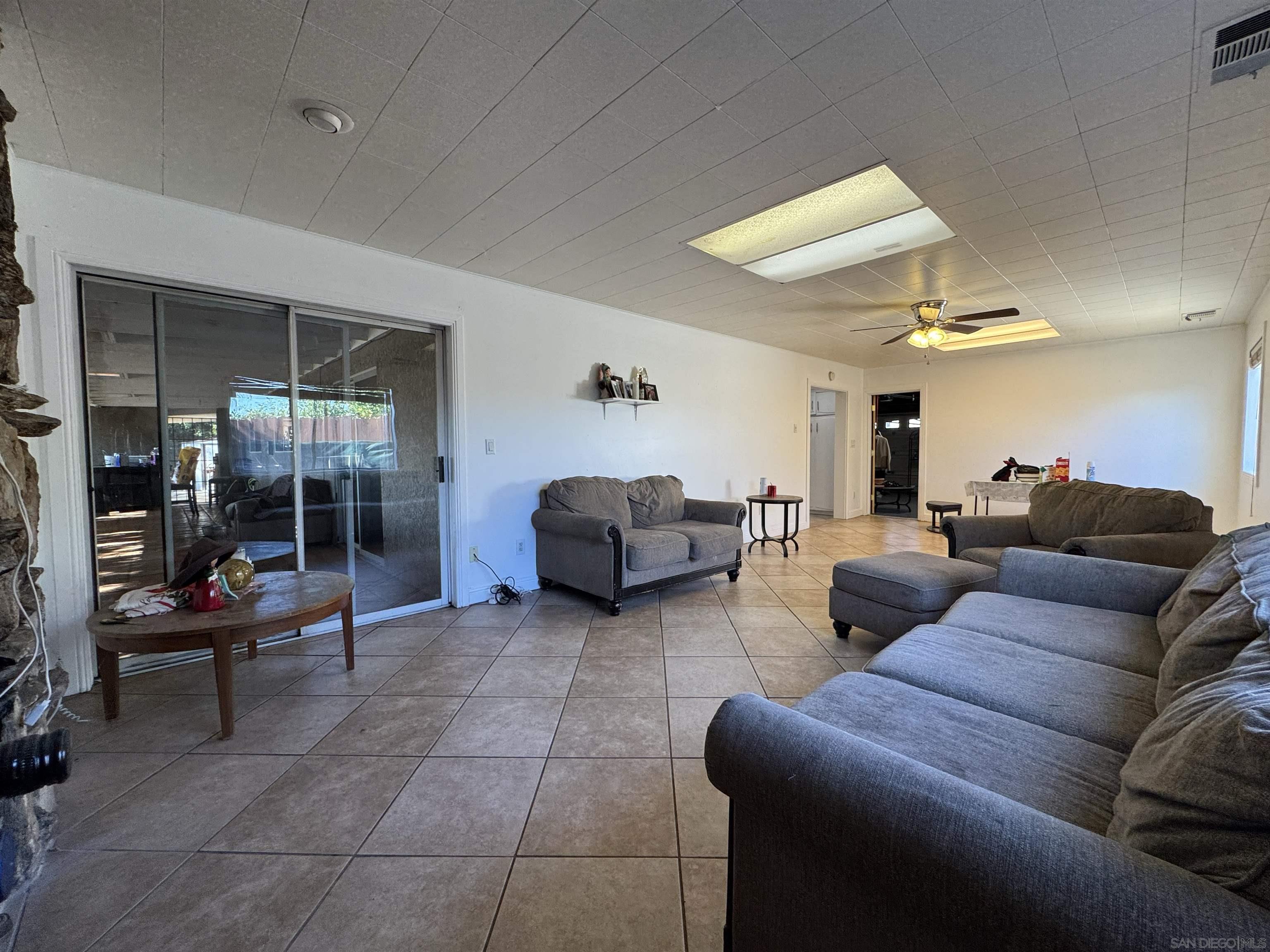 Detail Gallery Image 9 of 19 For 329  Alder Pl, Escondido,  CA 92026 - 4 Beds | 2 Baths