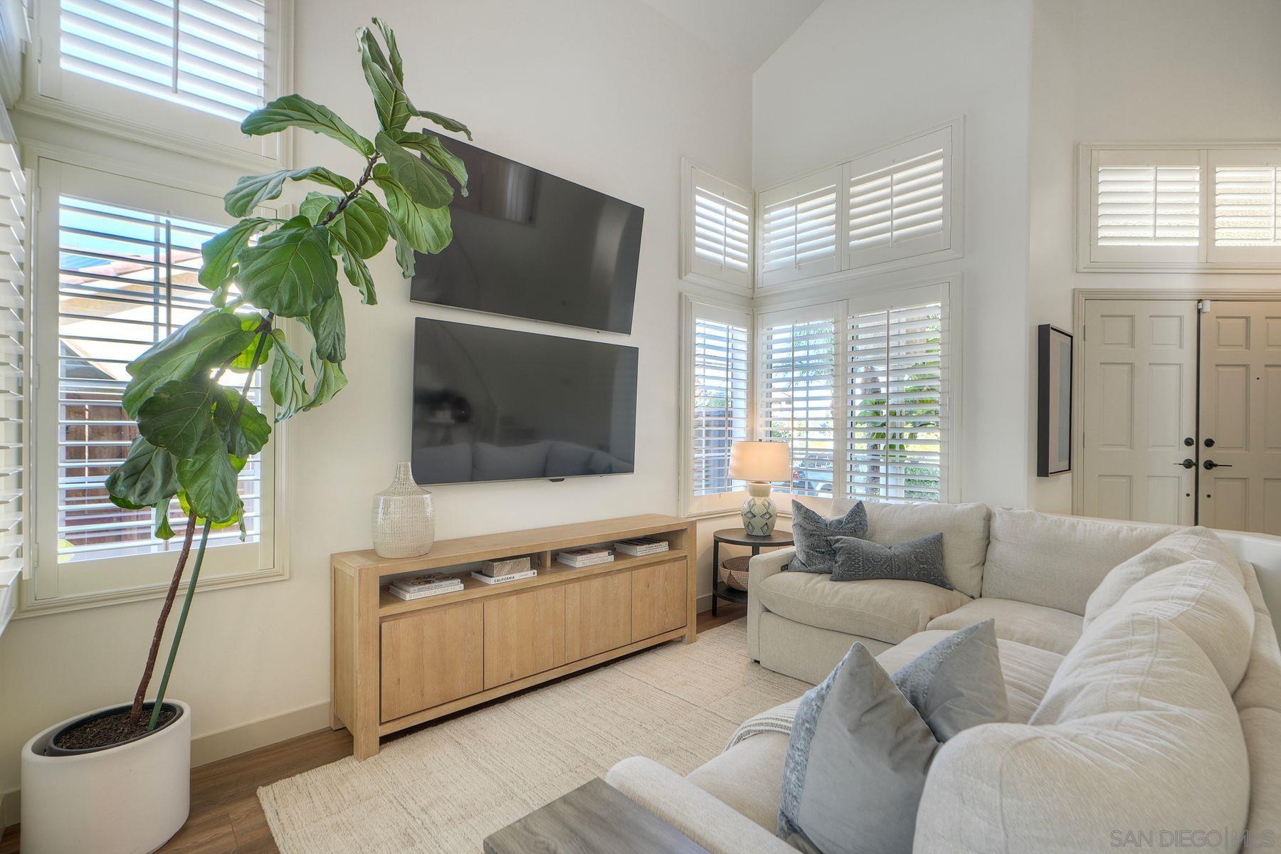 Detail Gallery Image 4 of 47 For 13660  Lindamere Ln, San Diego,  CA 92128 - 4 Beds | 3 Baths