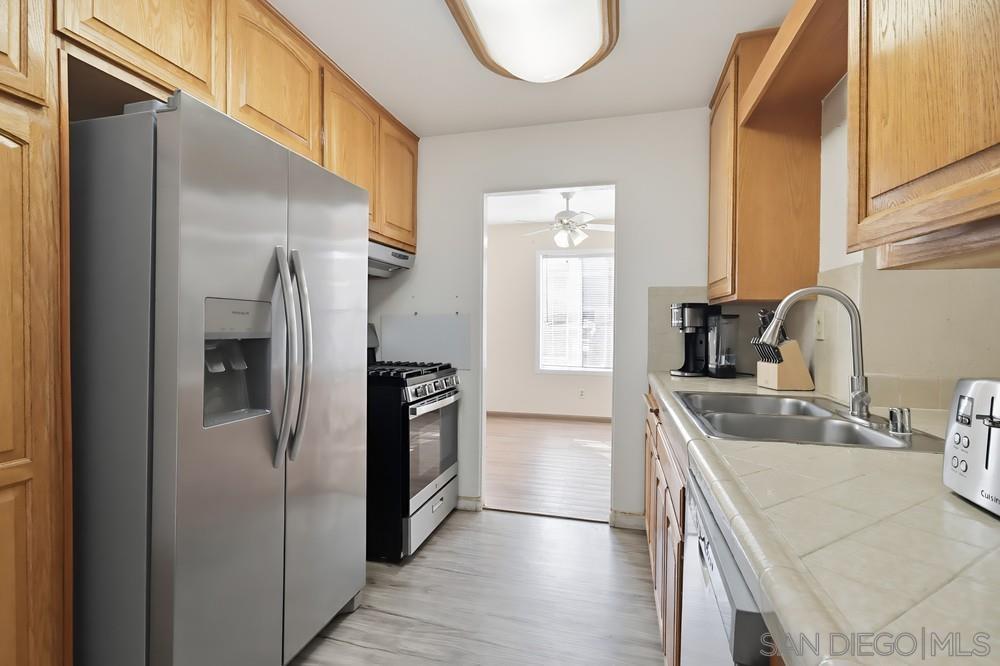 Detail Gallery Image 6 of 20 For 602  Claydelle Ave., El Cajon,  CA 92020 - 2 Beds | 2 Baths